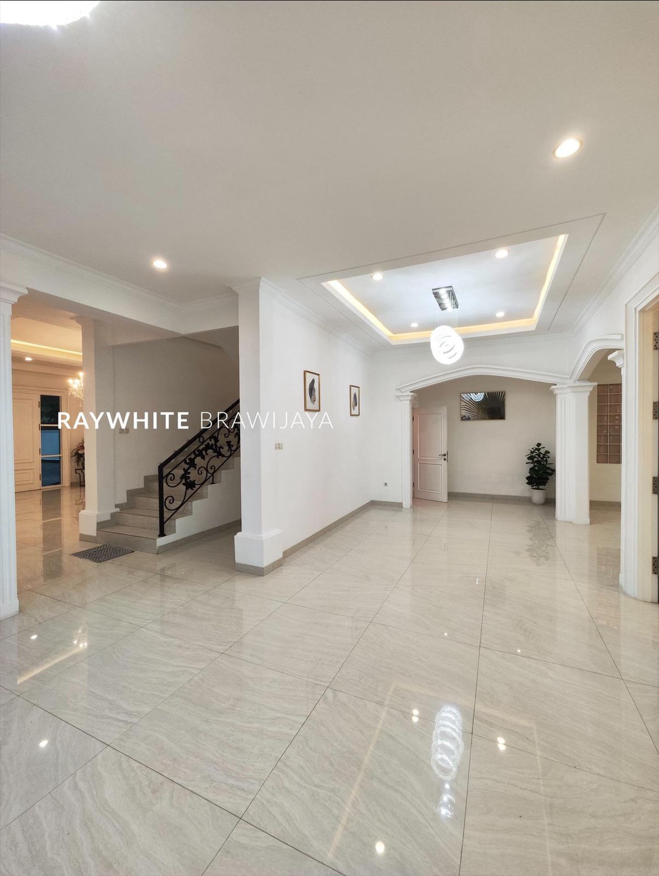 Rumah Mewah Baru Renovasi Area Kemang Selatan