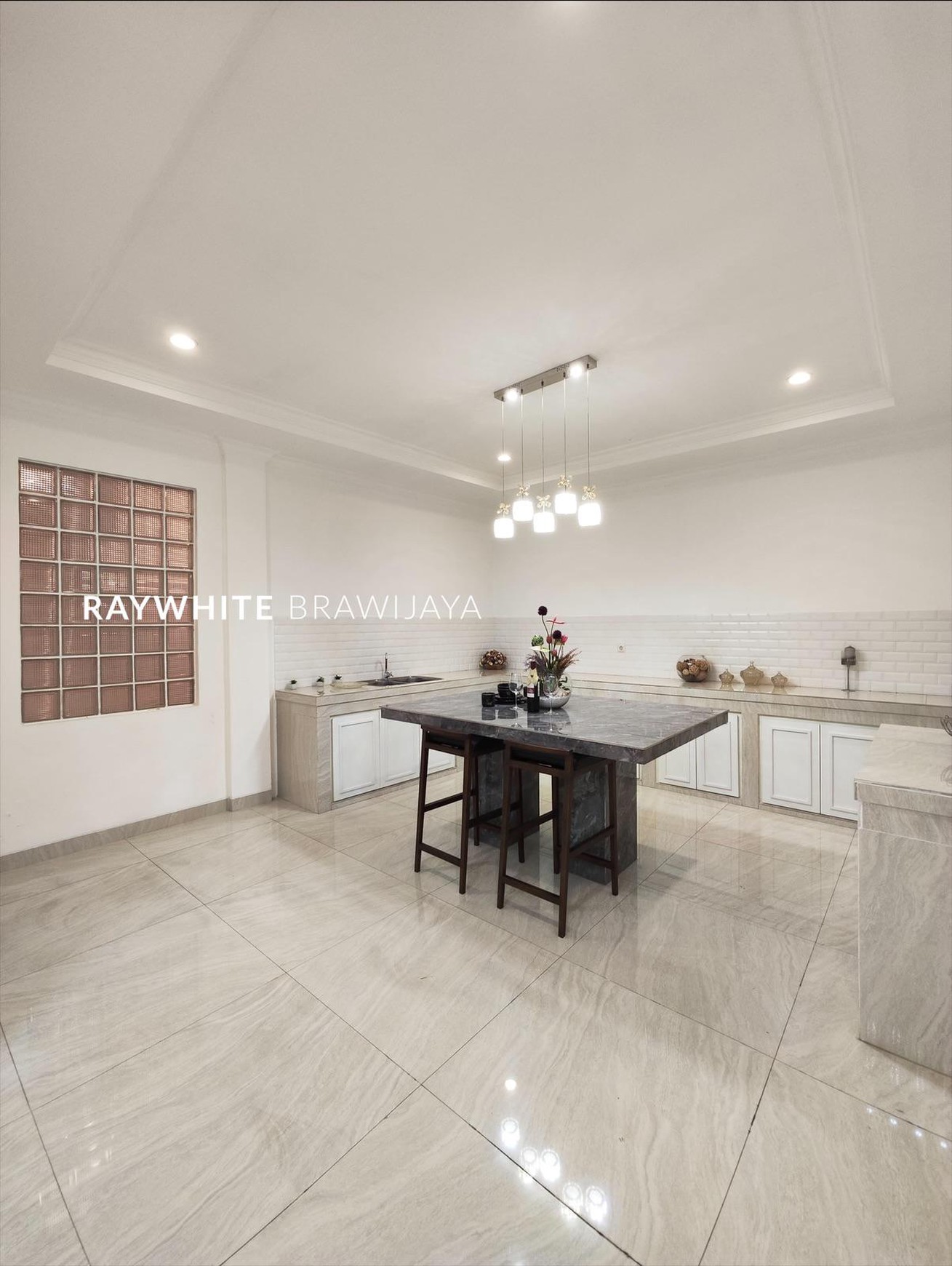 Rumah Mewah Baru Renovasi Area Kemang Selatan
