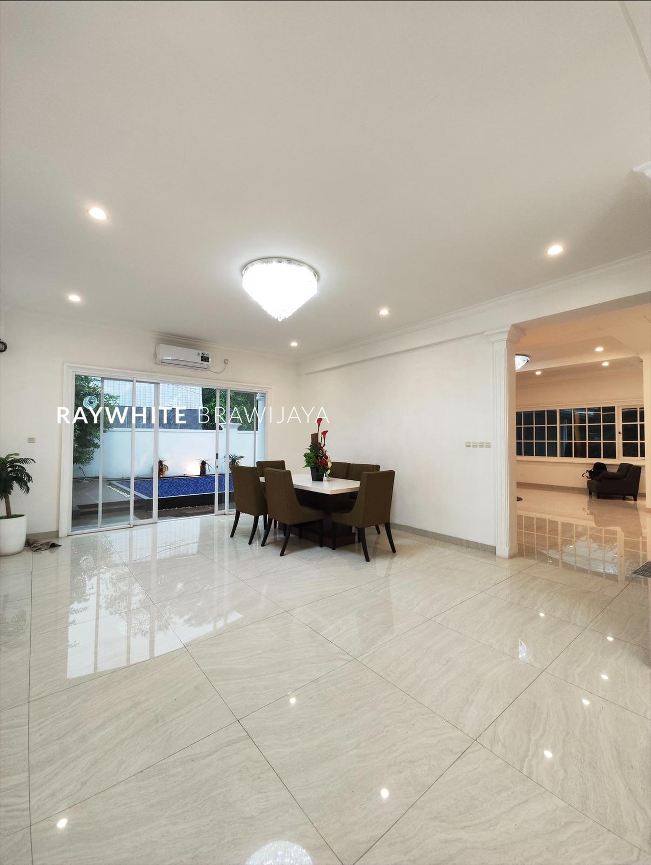Rumah Mewah Baru Renovasi Area Kemang Selatan