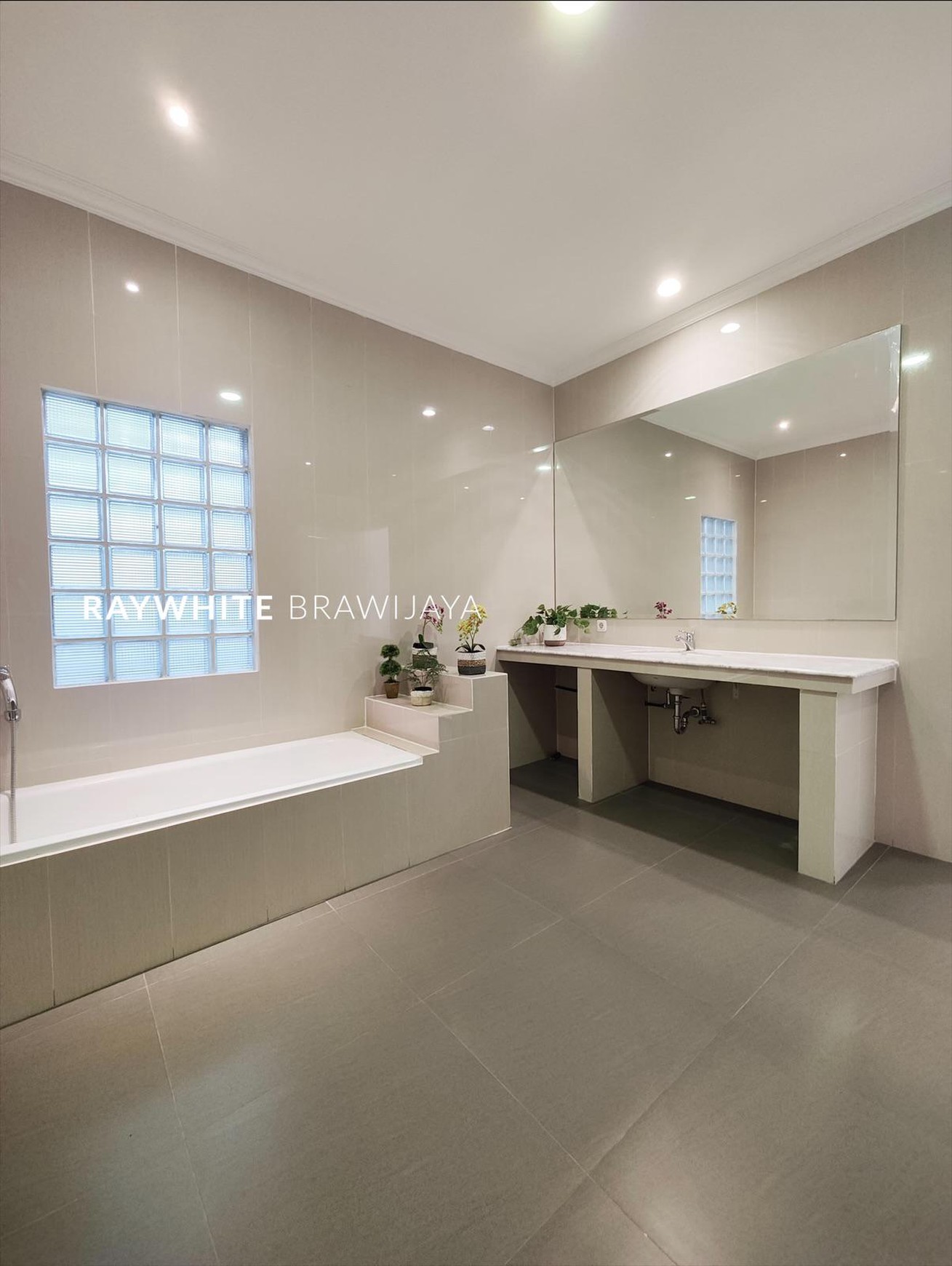 Rumah Mewah Baru Renovasi Area Kemang Selatan