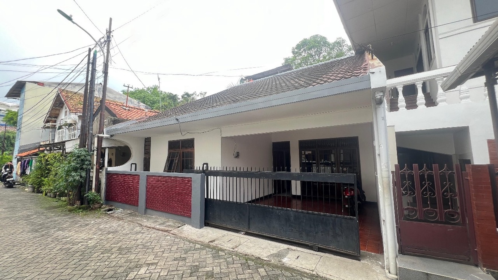 Rumah 1 ½ Lantai Dijual di Jl Banjarsari - Cilandak Barat - Jakarta Selatan. Dekat Stasiun MRT Dekat Akses Tol