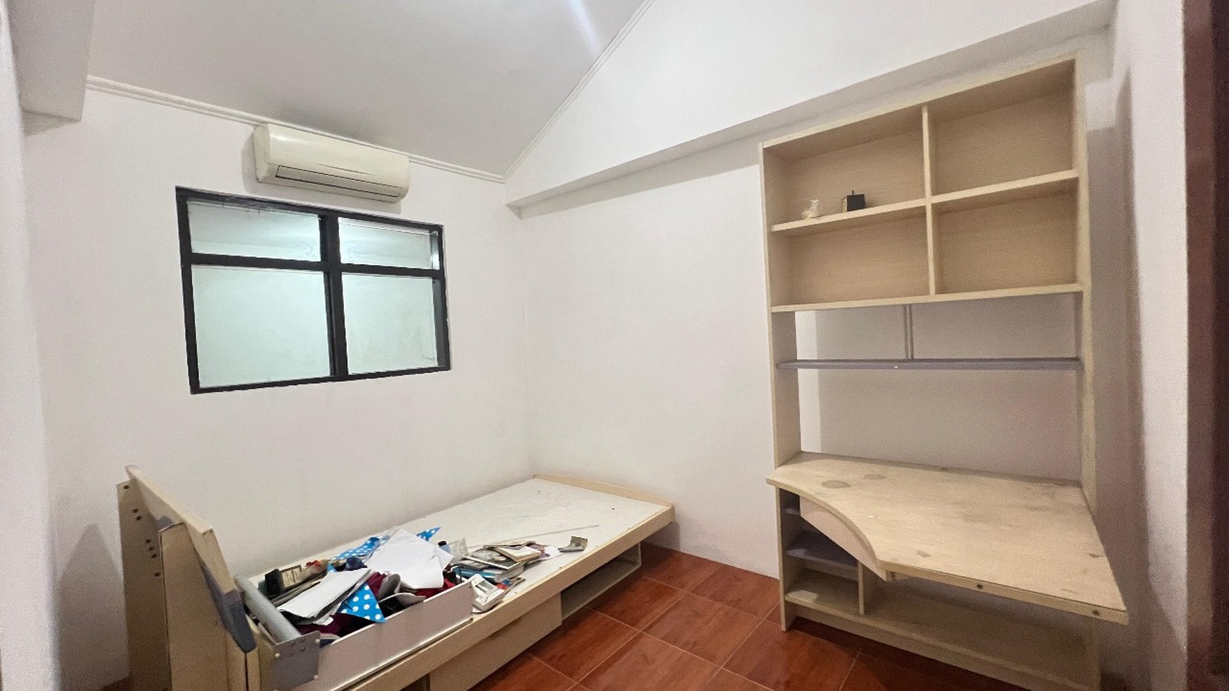 Rumah 1 ½ Lantai Dijual di Jl Banjarsari - Cilandak Barat - Jakarta Selatan. Dekat Stasiun MRT Dekat Akses Tol