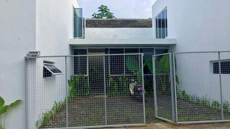 Rumah Siap Huni dengan Desain Industrialis dan Strategis @Bogor