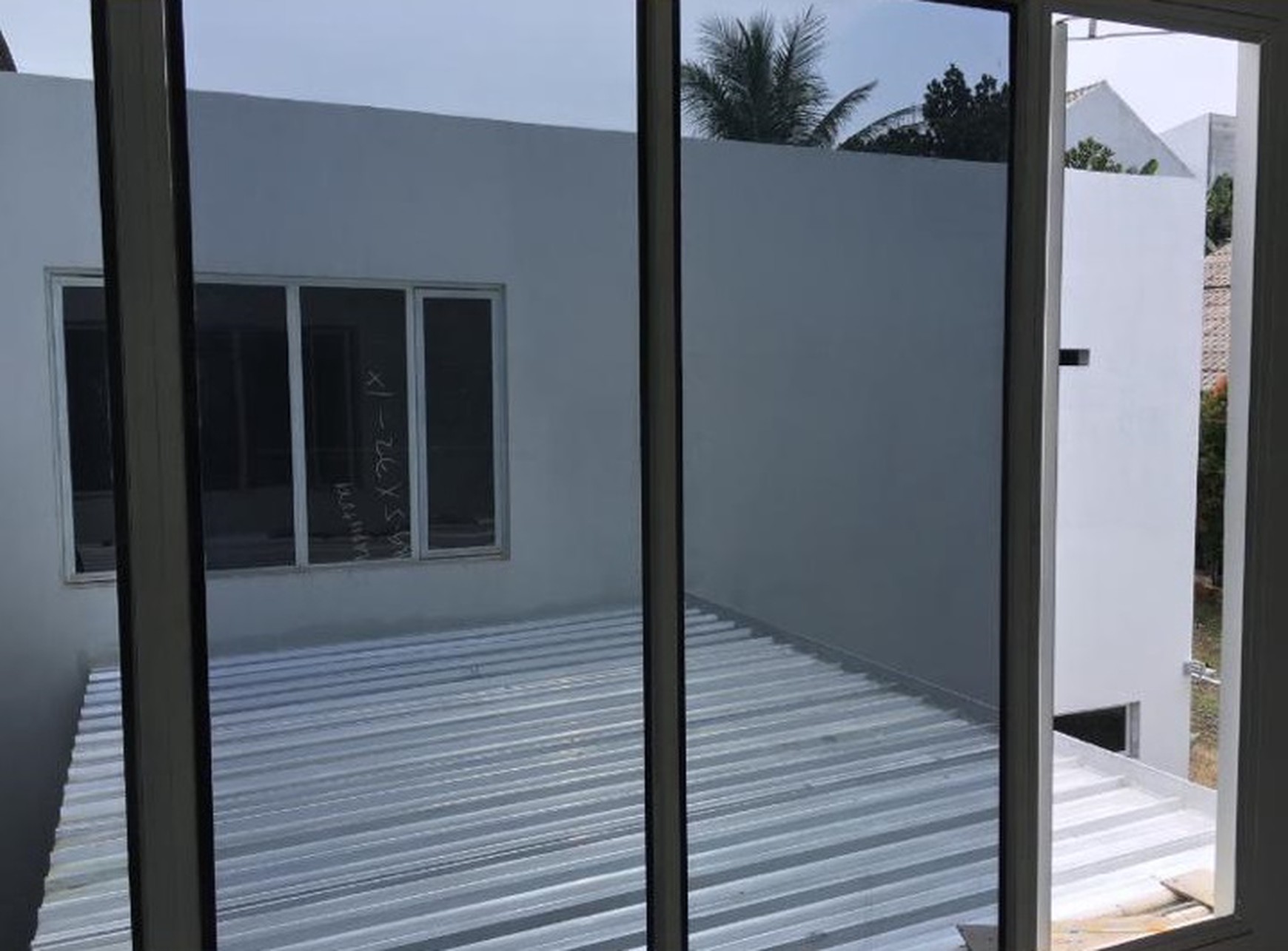 Rumah Siap Huni dengan Desain Industrialis dan Strategis @Bogor