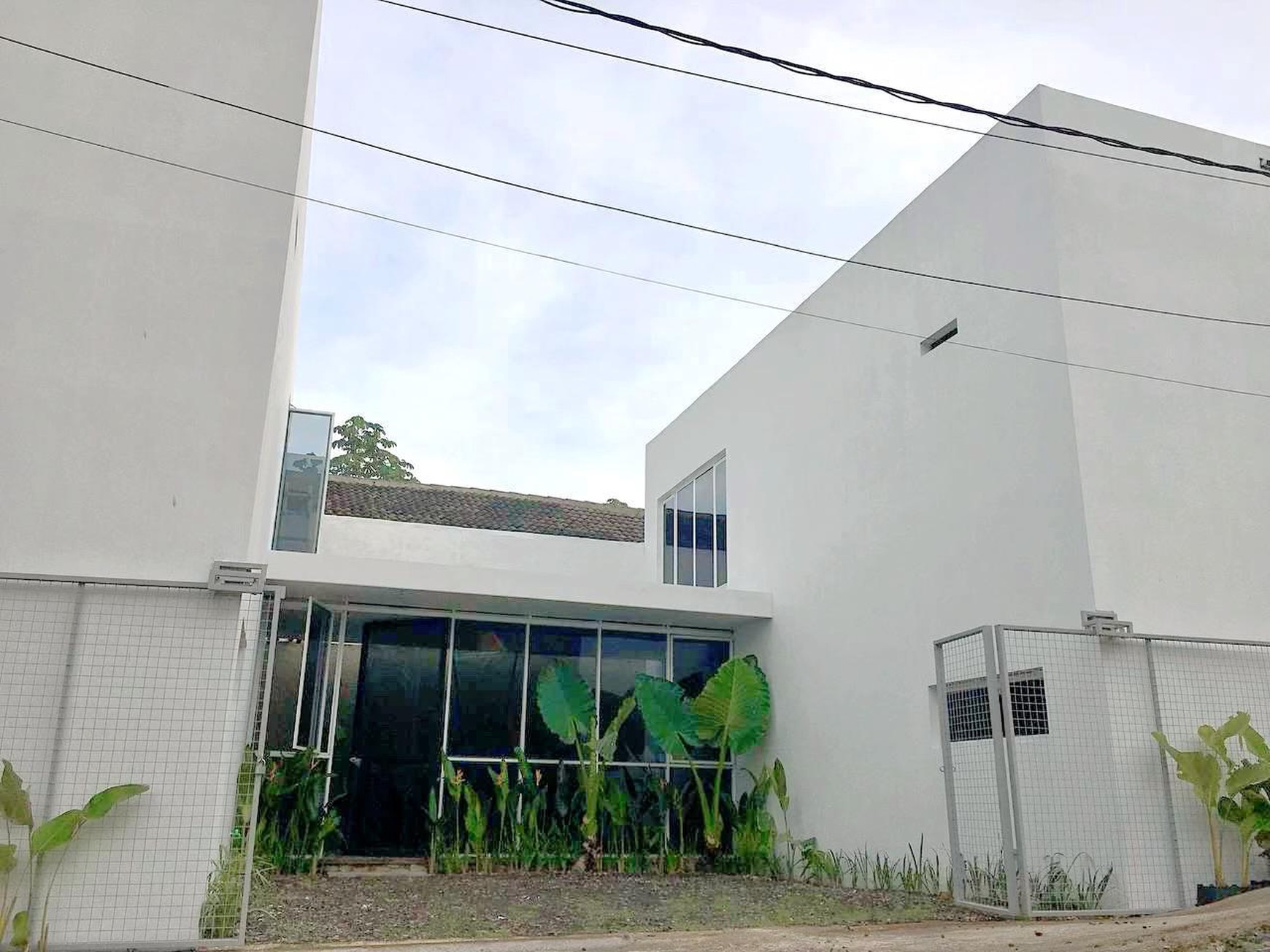 Rumah Siap Huni dengan Desain Industrialis dan Strategis @Bogor