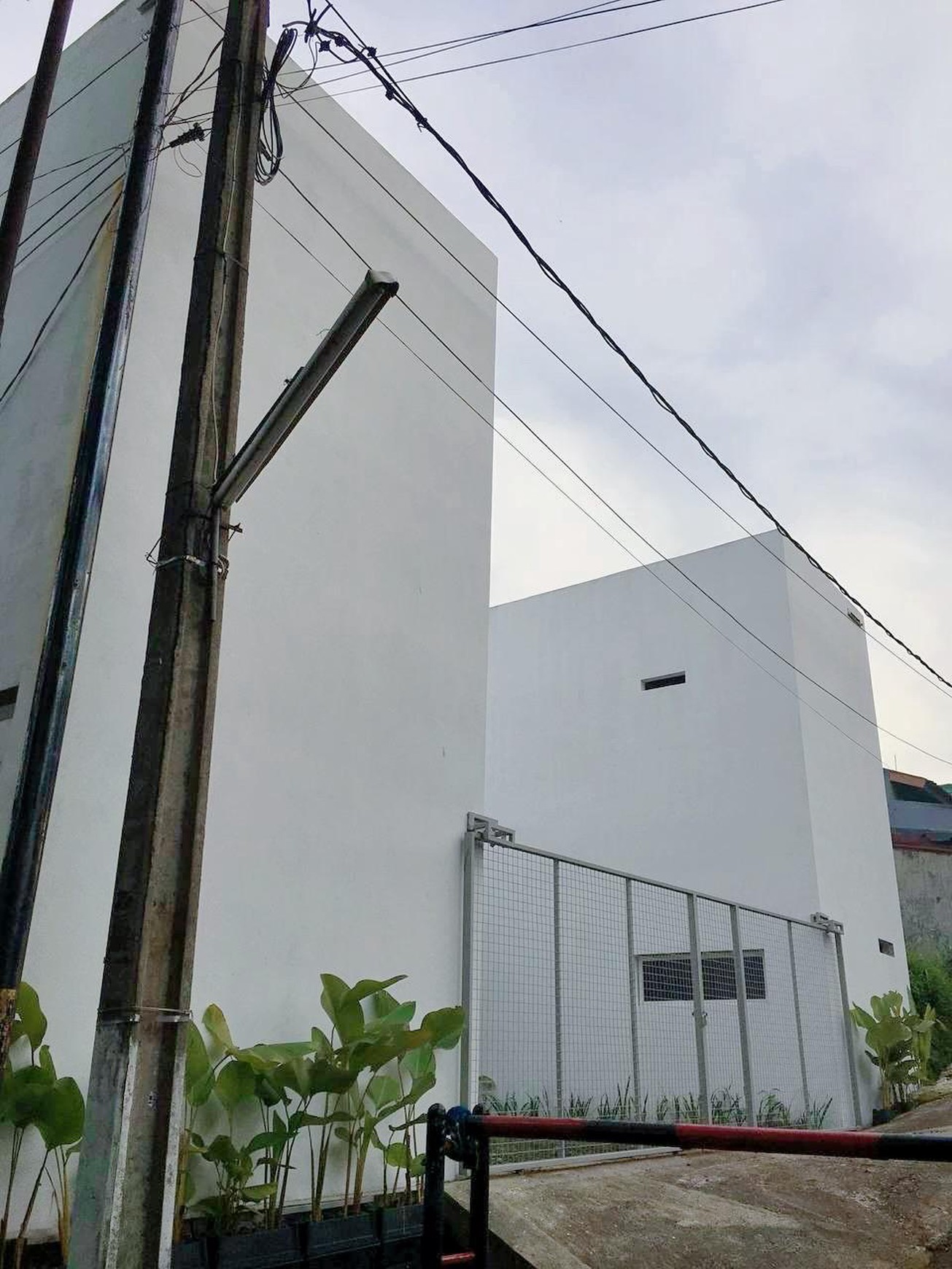 Rumah Siap Huni dengan Desain Industrialis dan Strategis @Bogor