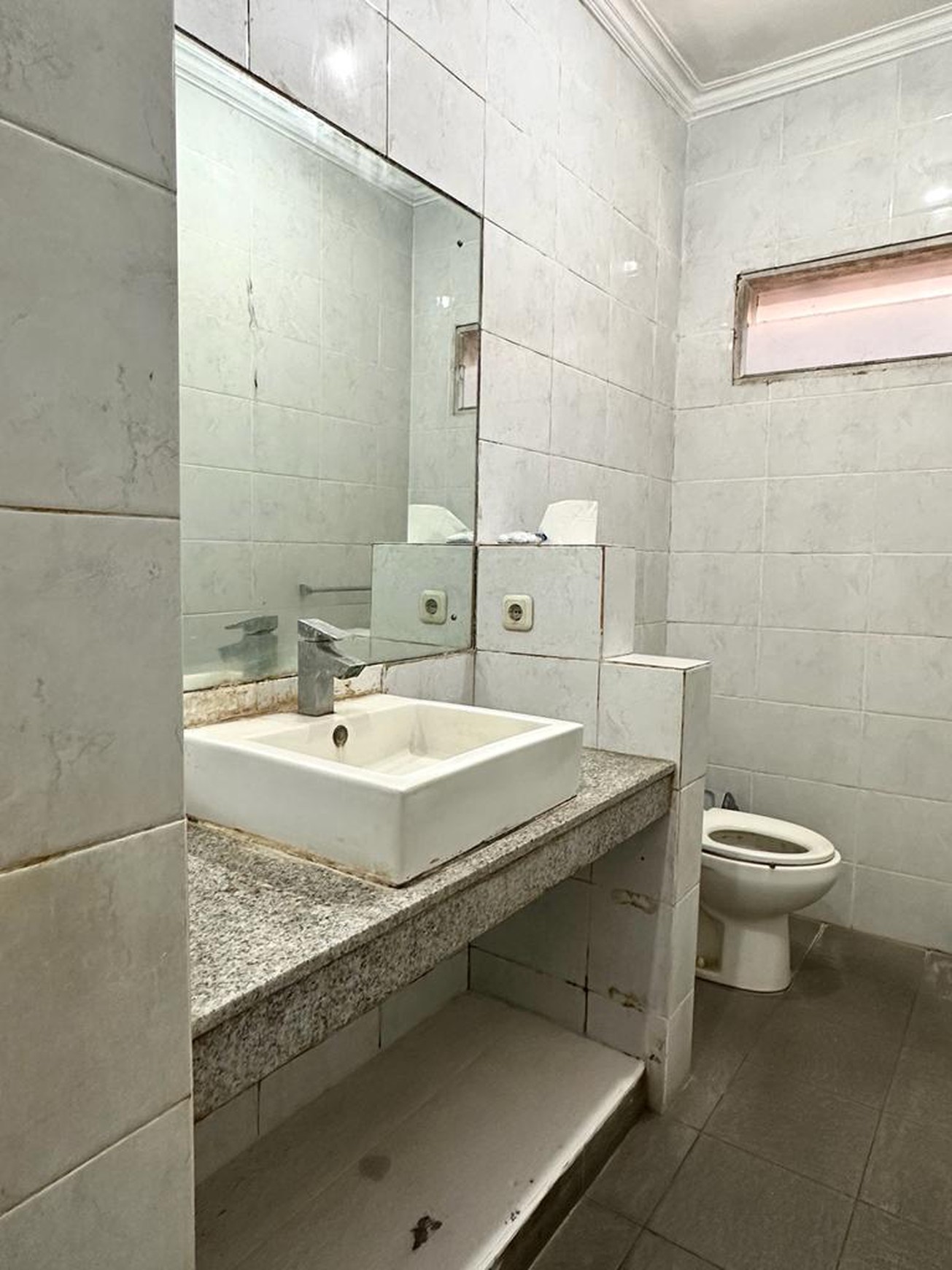 Rumah 2 Lantai Dijual di Taman Bona Indah, Lebak Bulus, Cilandak, Jakarta Selatan.