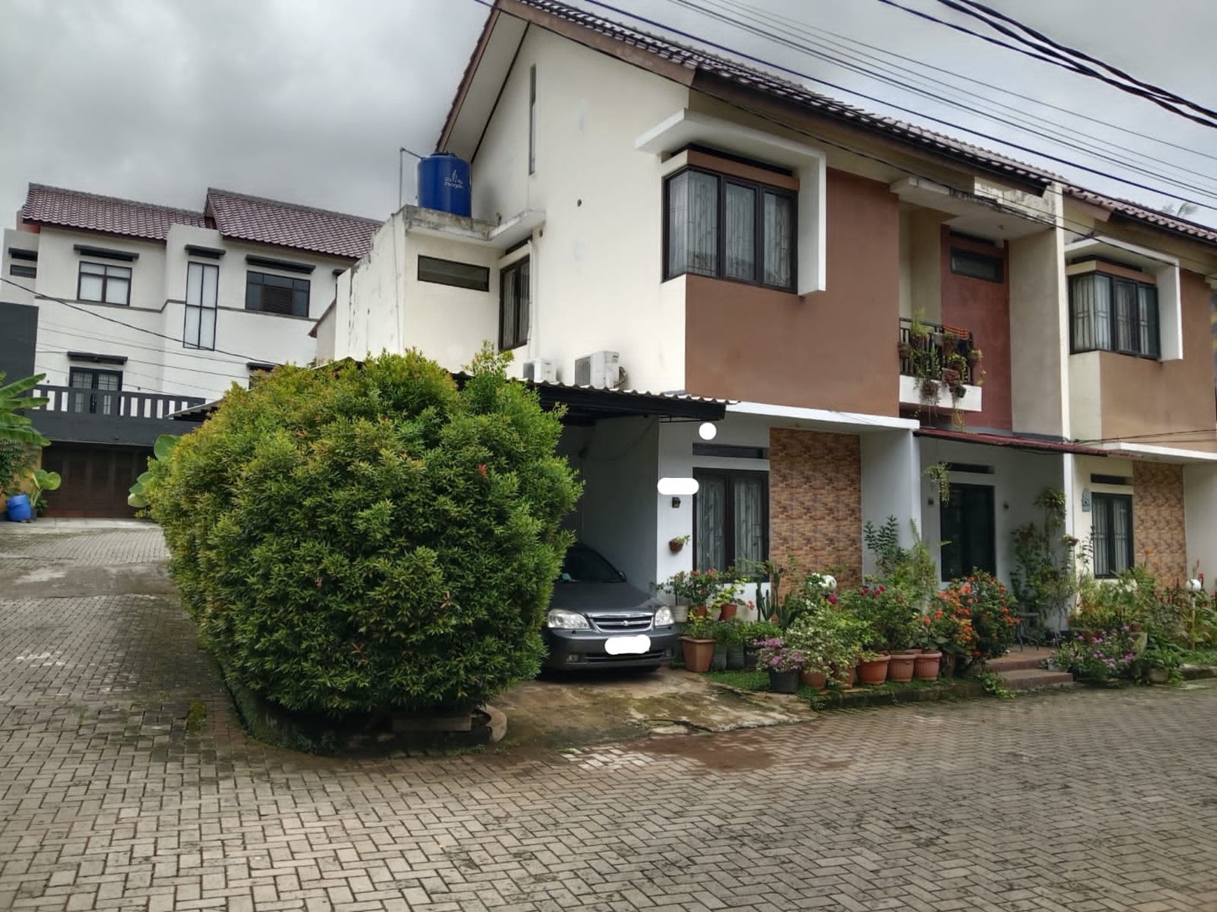 Rumah Hook Minimalis dan Asri 2 Lantai Di Cirendew Ciputat
