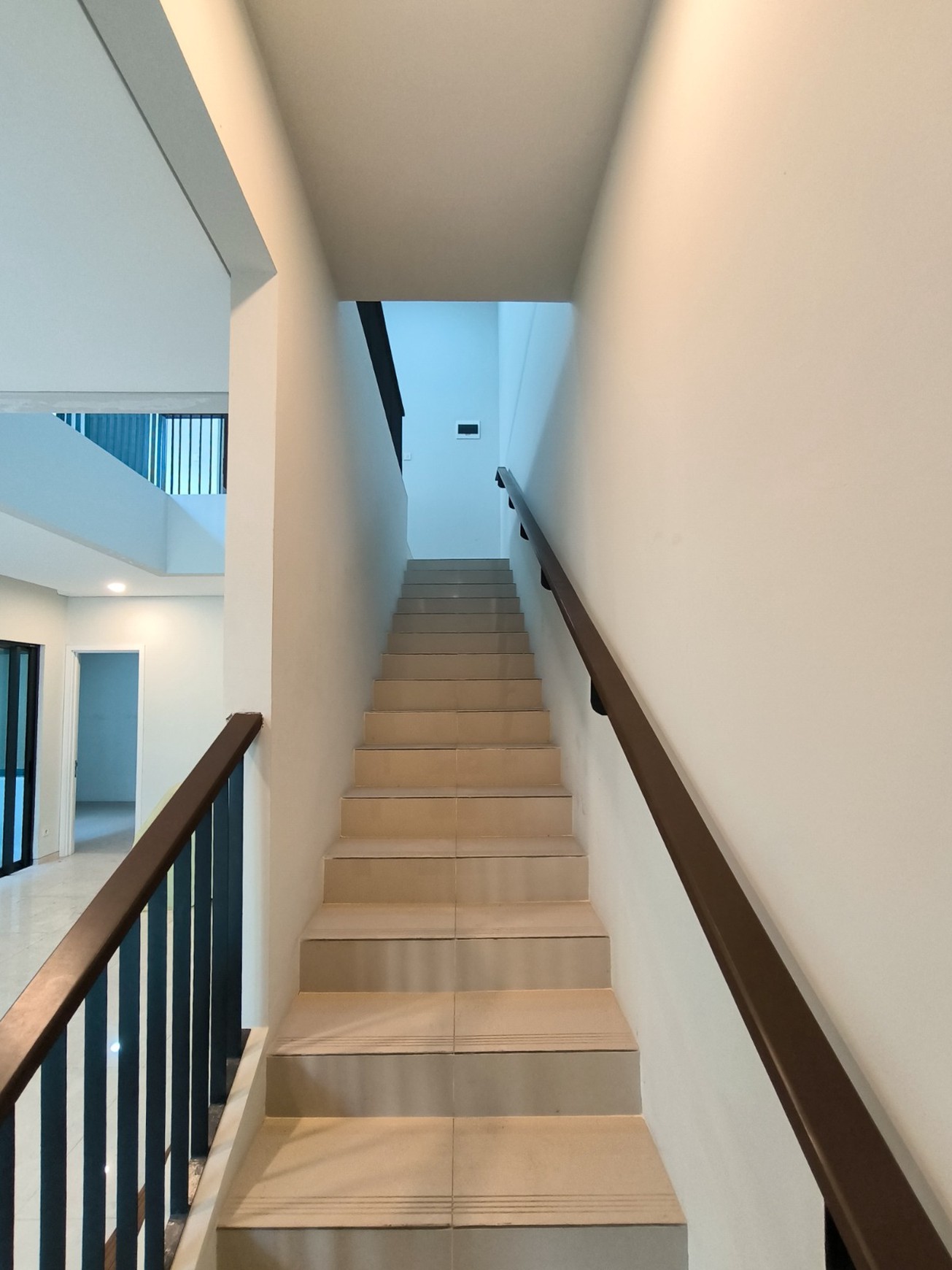 Rumah 2 lantai,jalan lebar,keamanan 24 jam di Bintaro Jaya 7