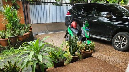 Rumah Hook di Komplek Pertamina Jatiwaringin Asri - Luas & Strategis