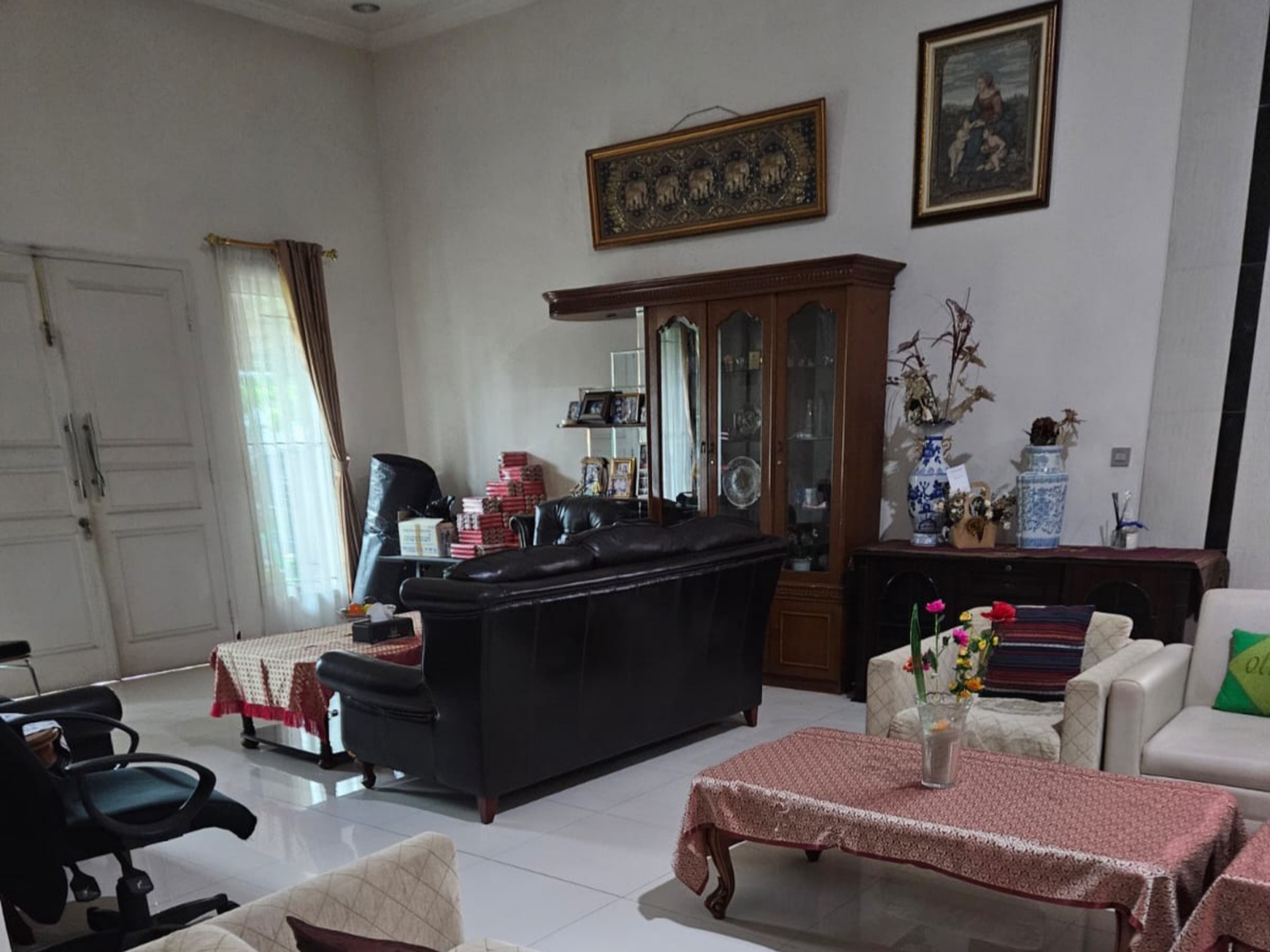 Rumah Hook di Komplek Pertamina Jatiwaringin Asri - Luas & Strategis