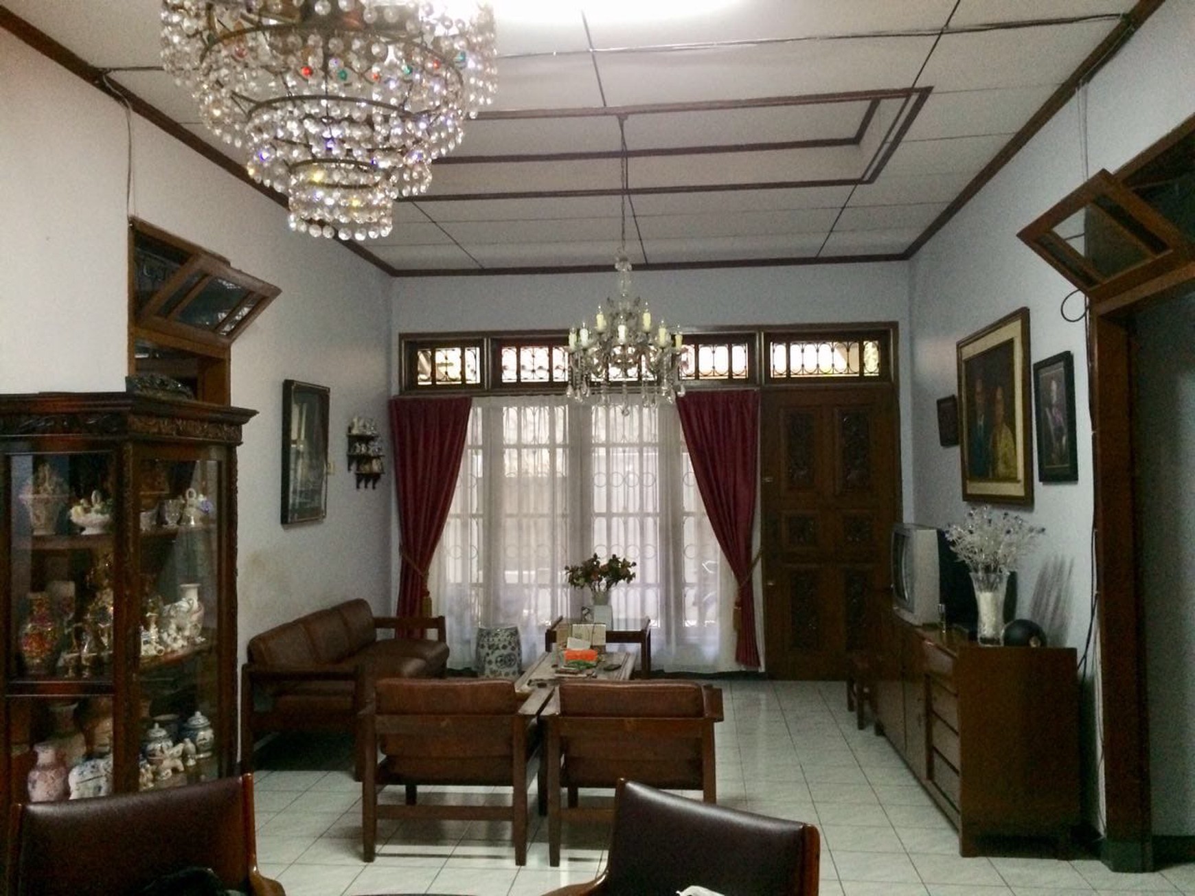 Rumah Besar 2 Lantai Hoek, Menghadap Taman Dengan Akses Jalan 2 Mobil di Tebet Barat, Dan Hanya 5 Menit Ke Mall KOKAS