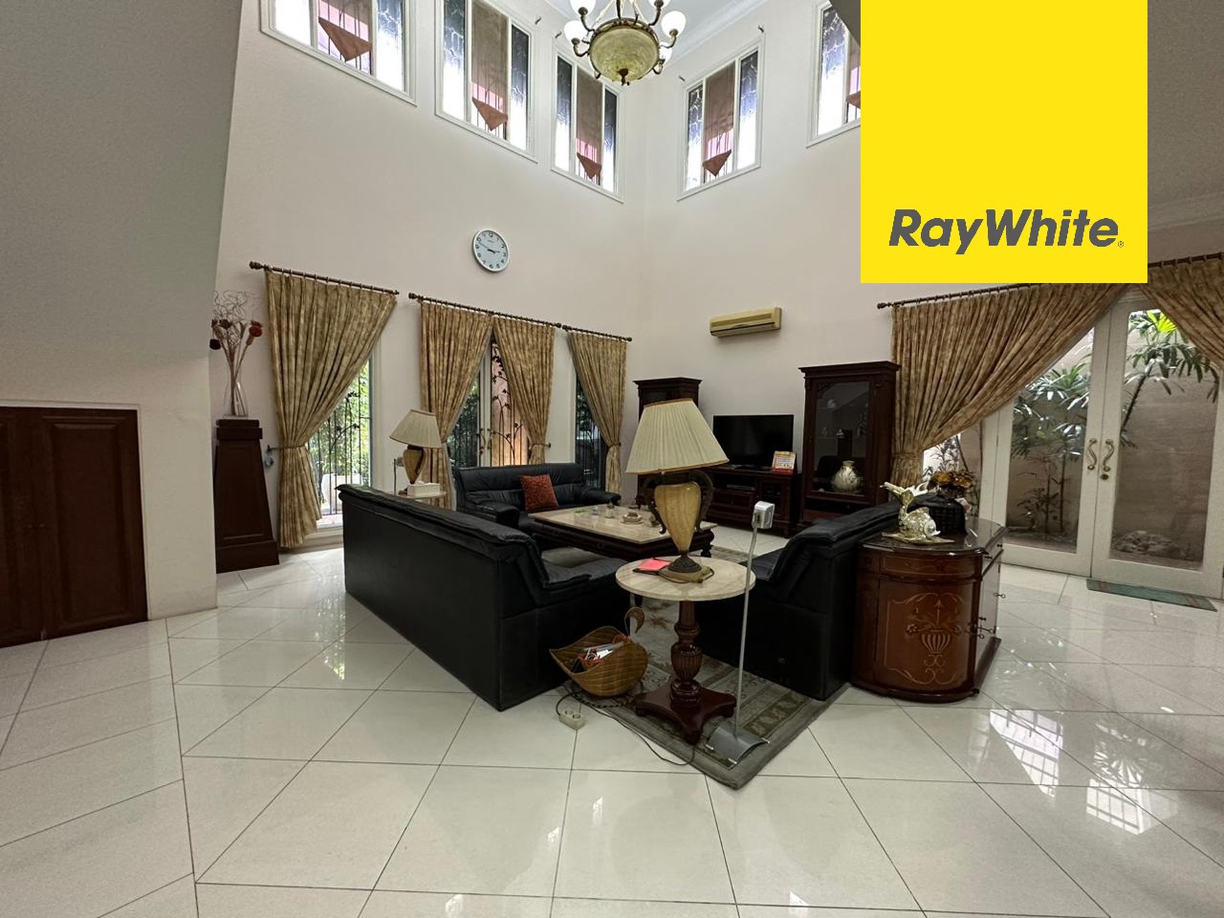 Dijual Hunian Mewah Di Graha Family Surabaya