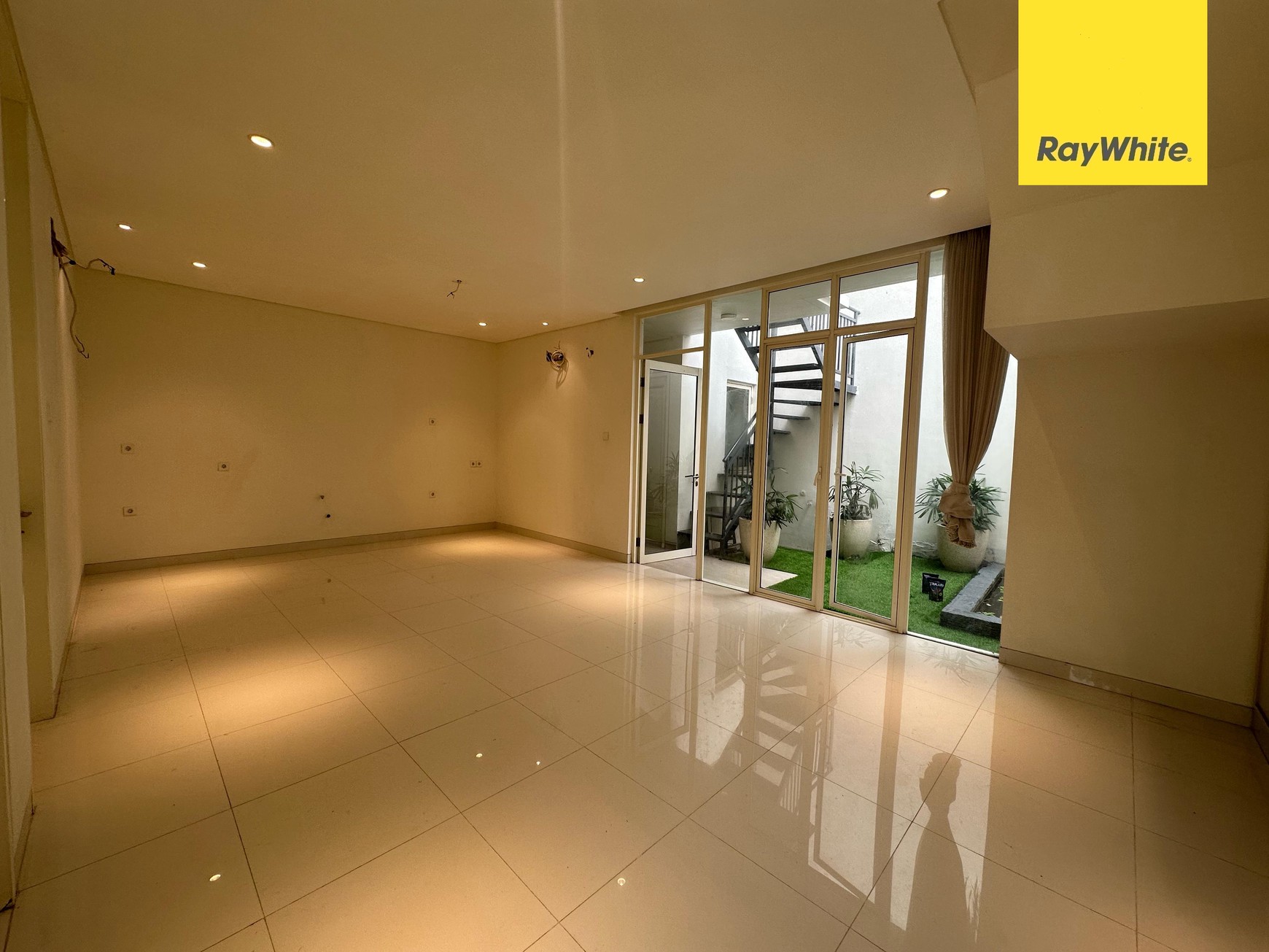 Dijual Rumah Siap Huni Di Grand Pakuwon Cluster North Victoria Surabaya