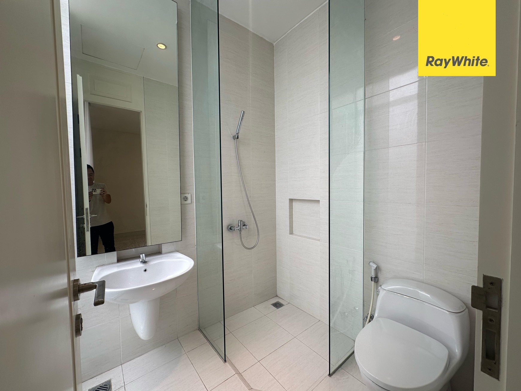 Dijual Rumah Siap Huni Di Grand Pakuwon Cluster North Victoria Surabaya