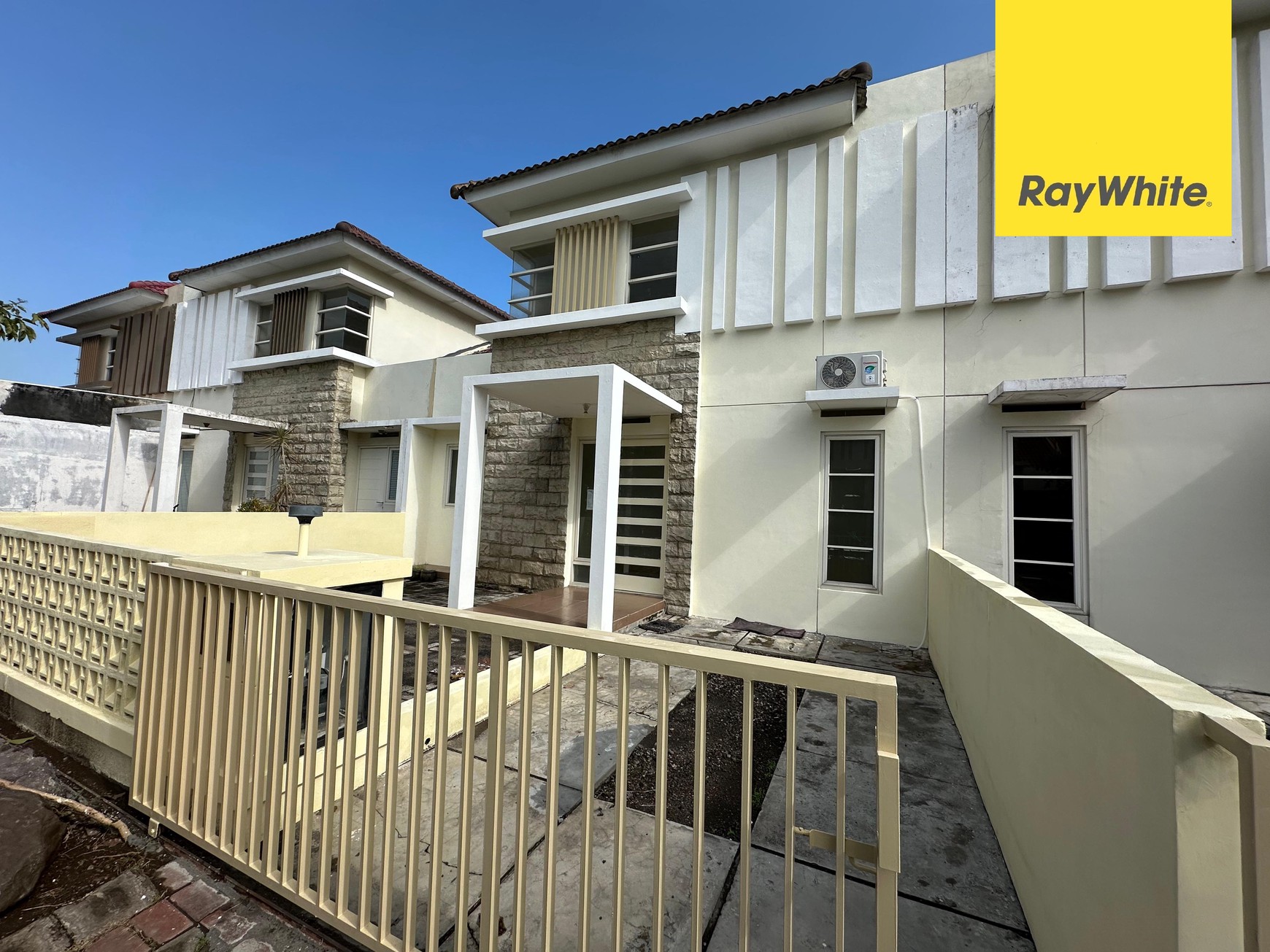 Dijual Rumah Siap Huni Di Puri Surya Jaya Valensia Icon Sidoarjo
