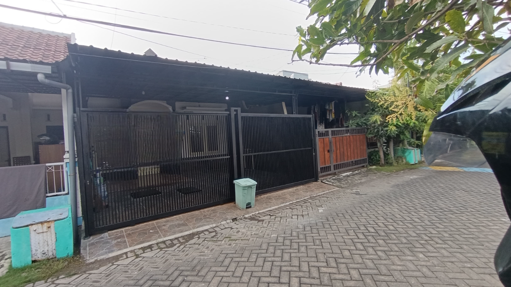 Rumah Modern di Rungkut Surabaya Carport 2 Mobil SHM Siap Huni Harga 975 Juta