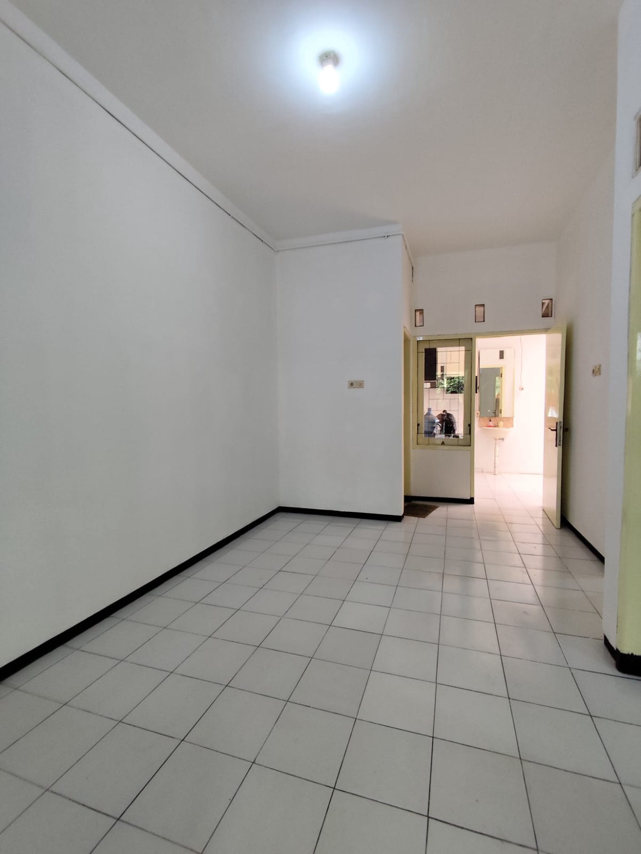 Rumah Modern di Rungkut Surabaya Carport 2 Mobil SHM Siap Huni Harga 975 Juta