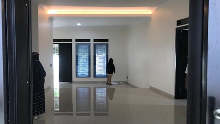 Rumah di PUSPITA LOKA BSD City 