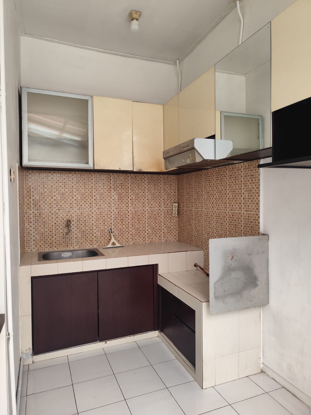 Jual Rumah Rungkut Surabaya SHM Carport 2 Mobil PDAM Gas Kota Harga di Bawah 1 M