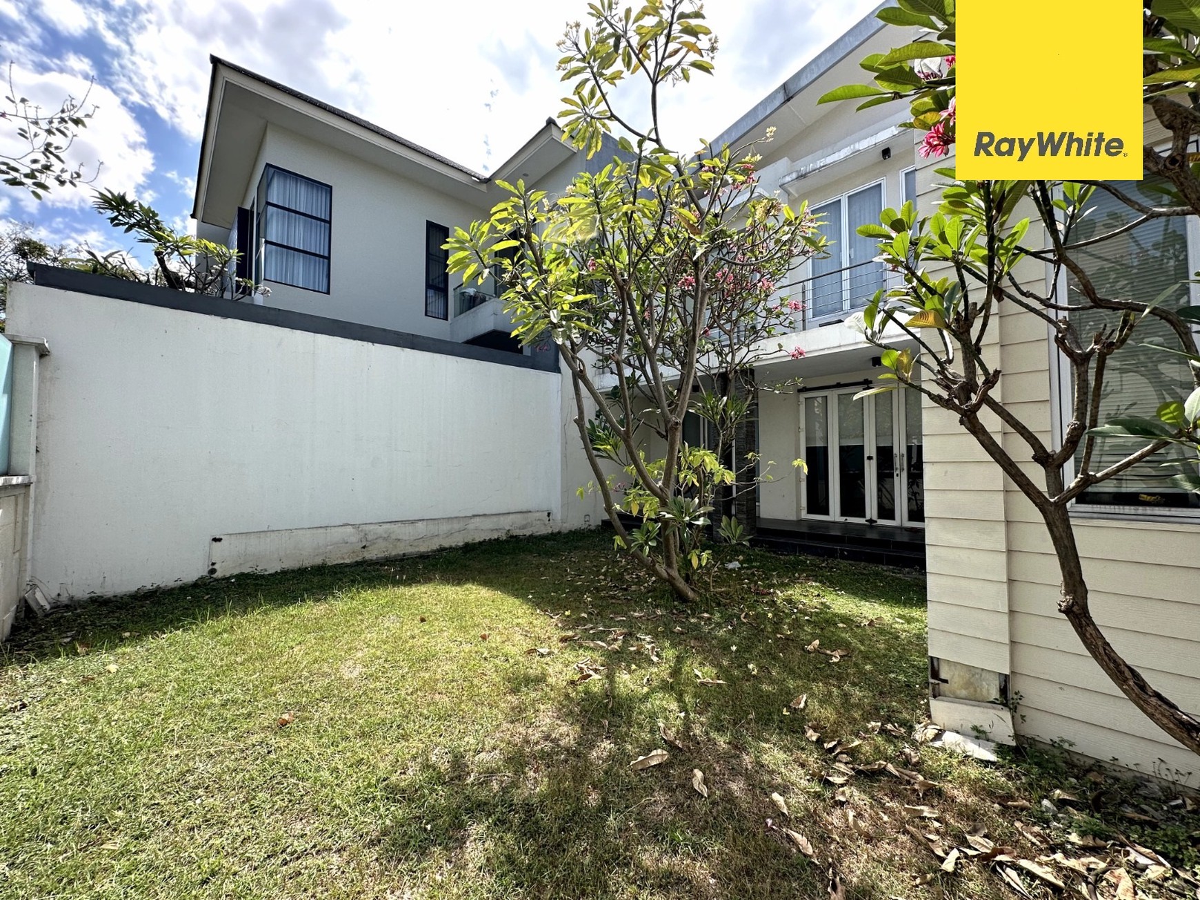 Dijual Rumah Mewah Di Villa Bukit Regency Surabaya