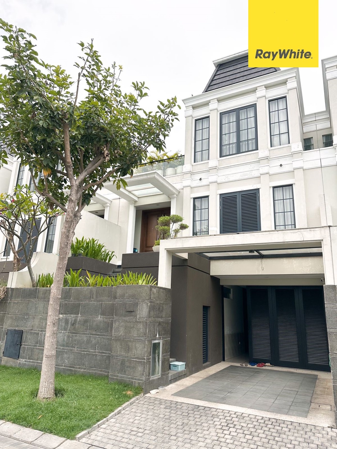 Dijual Rumah 2 Lantai Full Furnish Di Grand Kenjeran Pinewood Surabaya