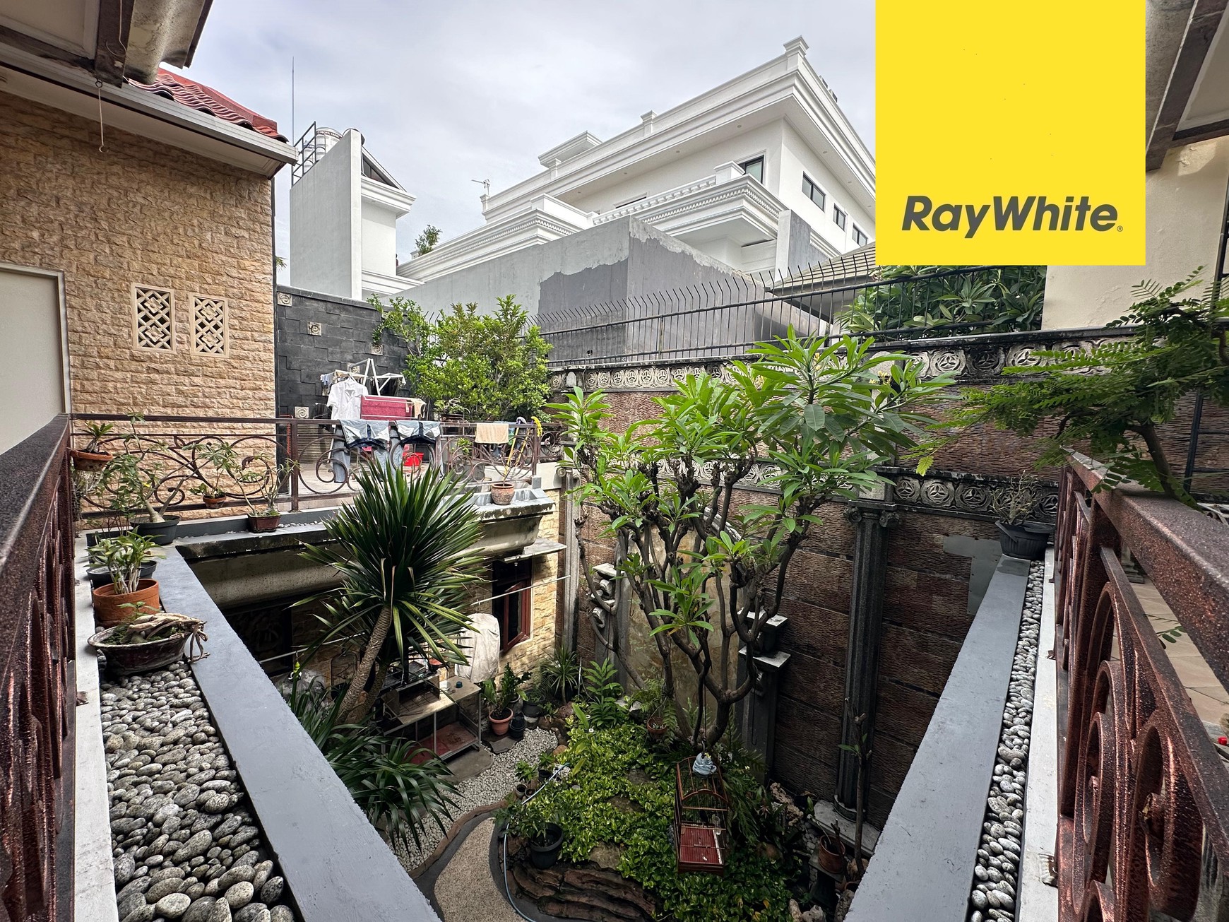 Dijual Rumah Mewah Di Laguna Regency Pakuwon City Surabaya