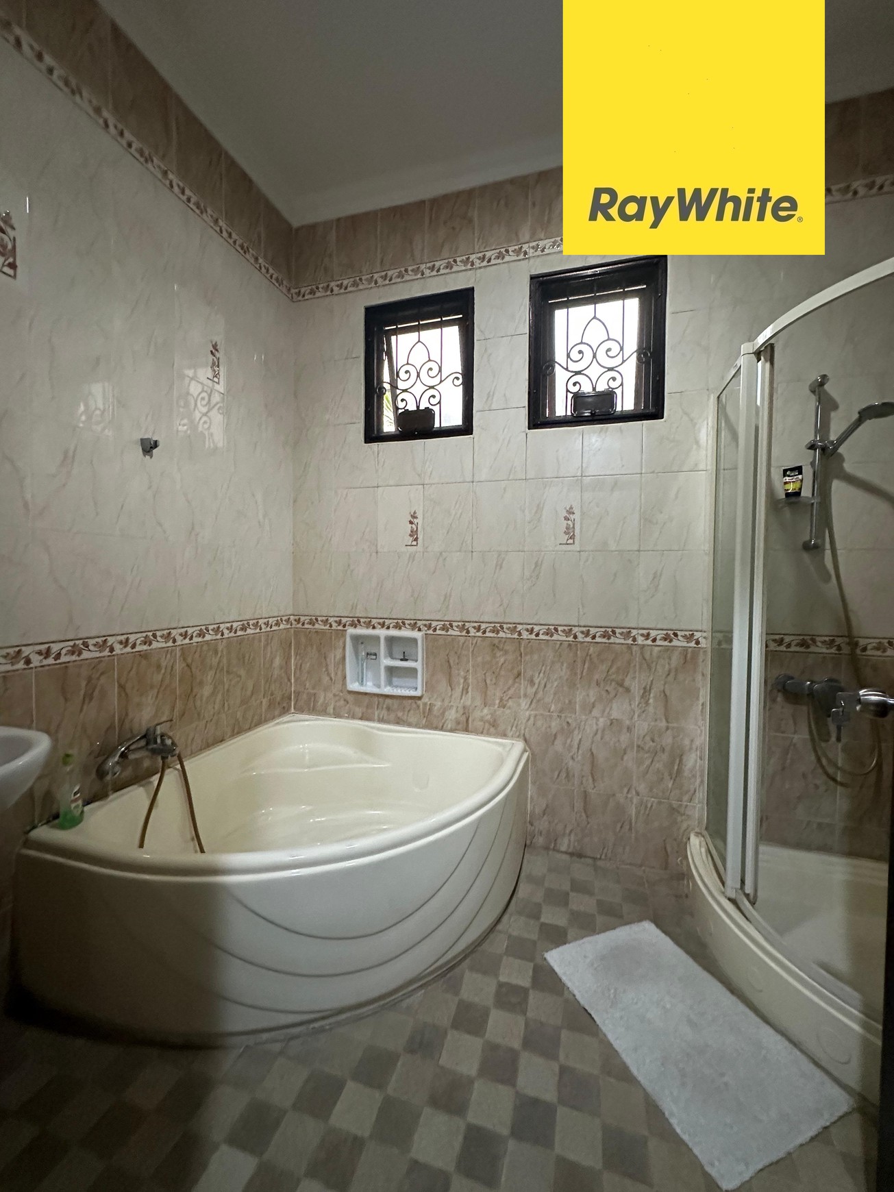 Dijual Rumah Mewah Di Laguna Regency Pakuwon City Surabaya