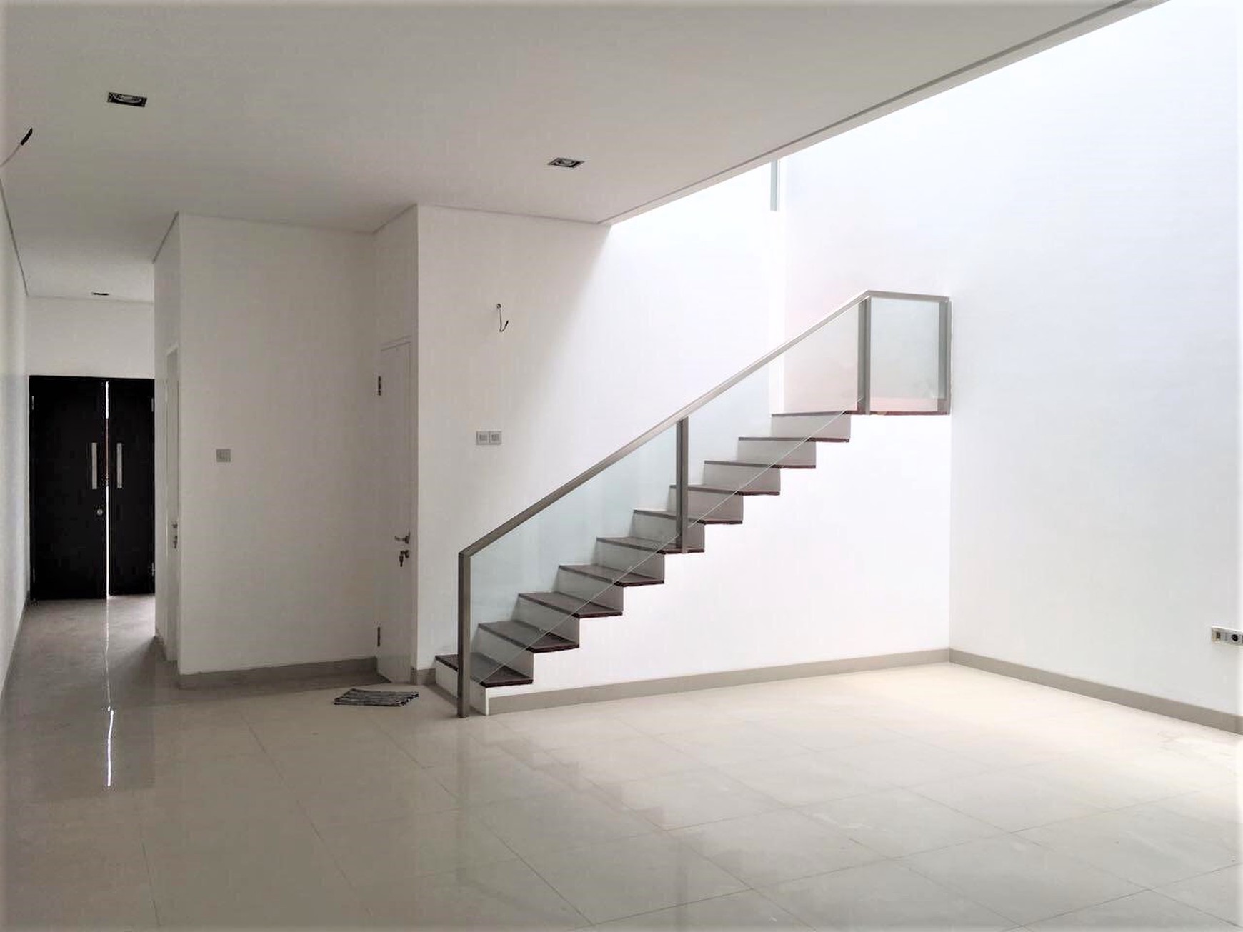 Rumah Modern 2 Lantai di Pondok Pinang Siap Huni Akses Mudah ke Tol