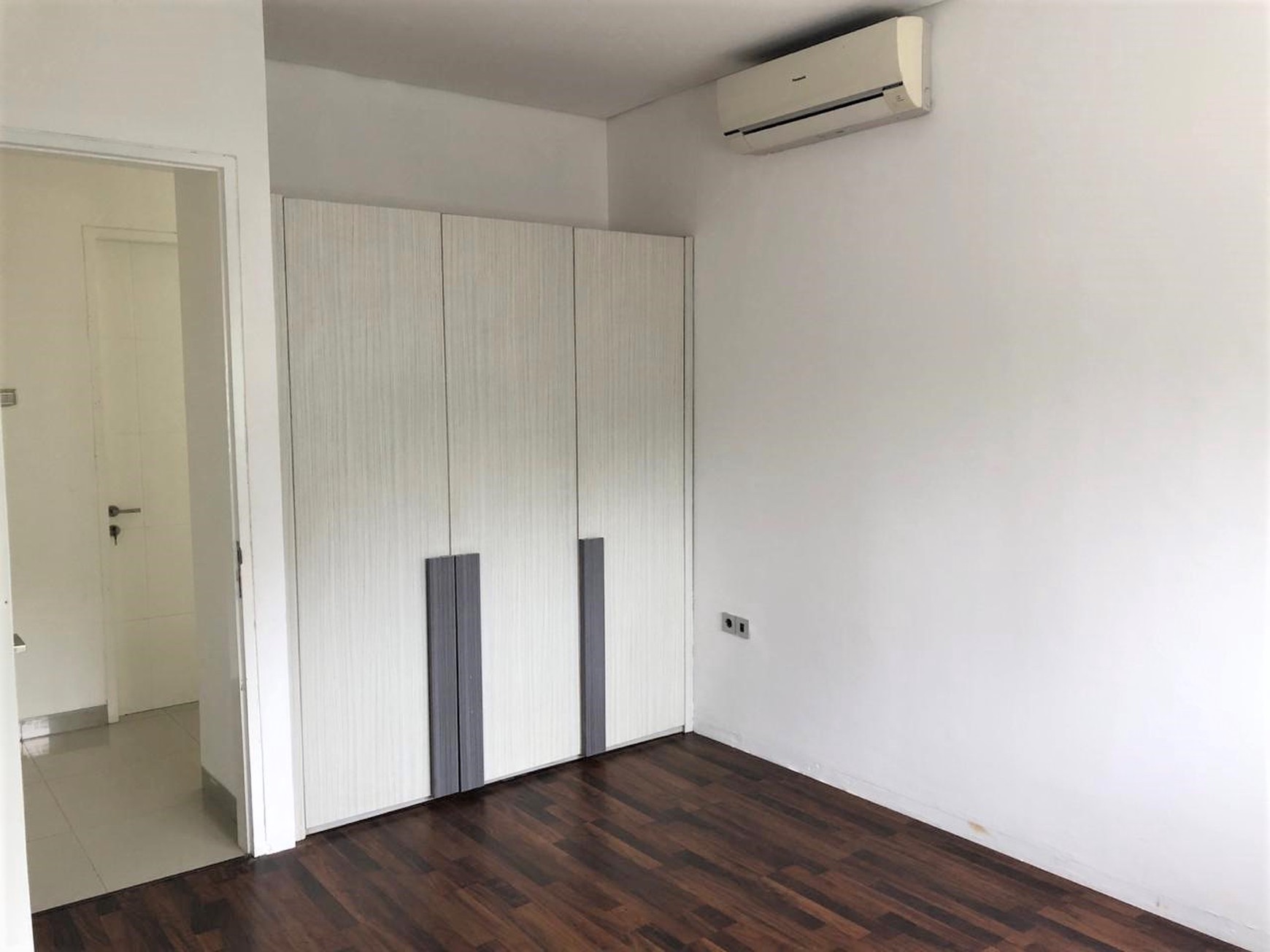 Rumah Modern 2 Lantai di Pondok Pinang Siap Huni Akses Mudah ke Tol