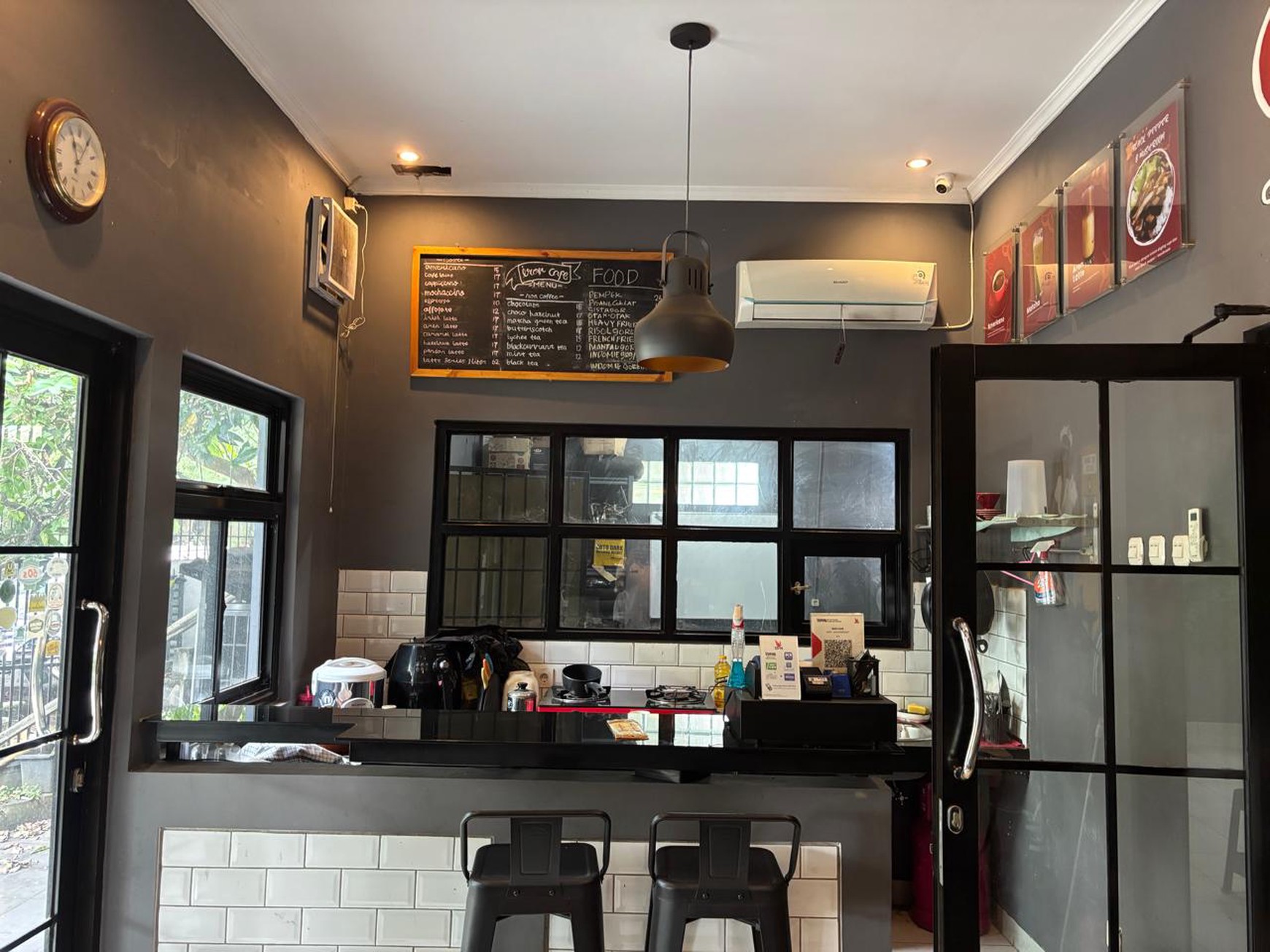RUMAH DIJUAL NUSALOKA PINGGIR JALAN HOOK COCOK UNTUK USAHA EKS BENGKEL GARASI LUAS COCOK UNTUK RESTORAN 