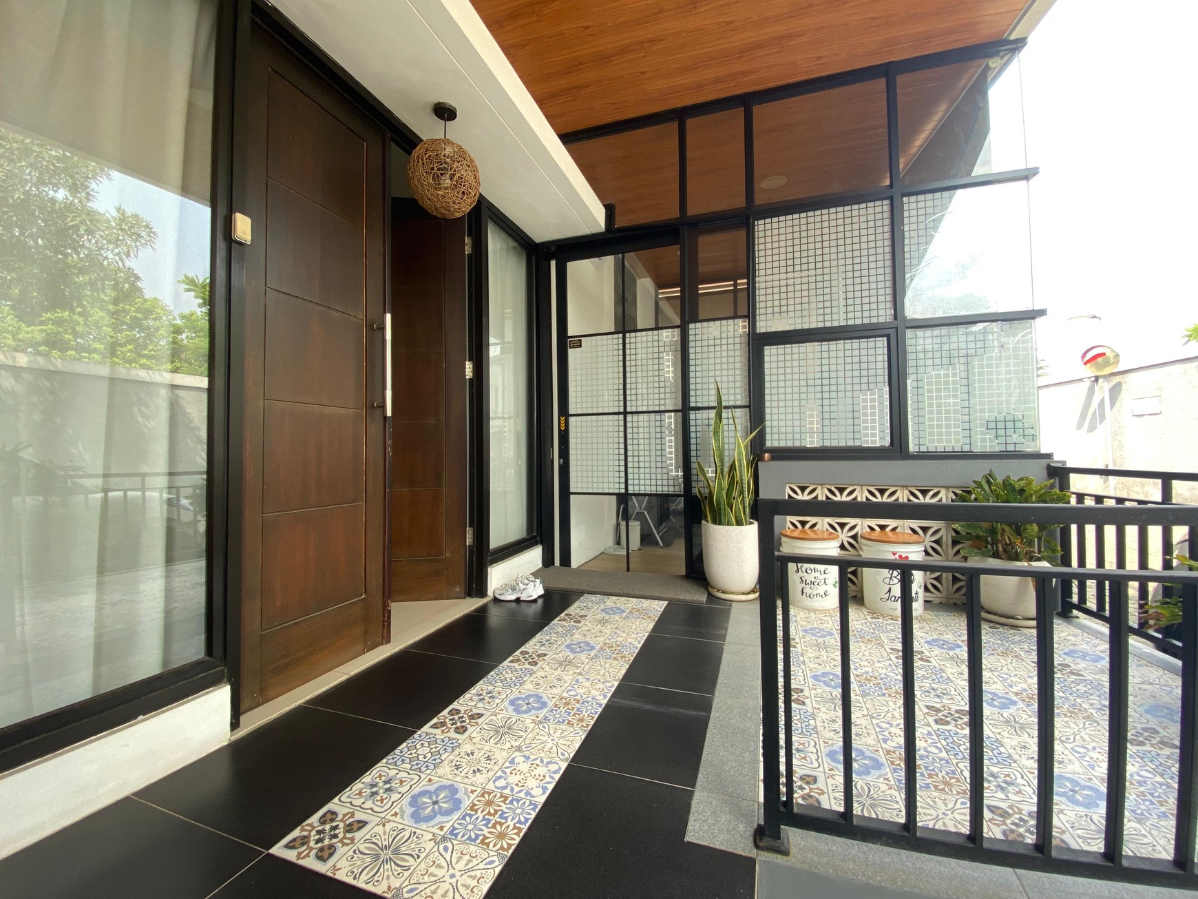 Rumah Cantik siap huni lokasi strategis di Ciputat 