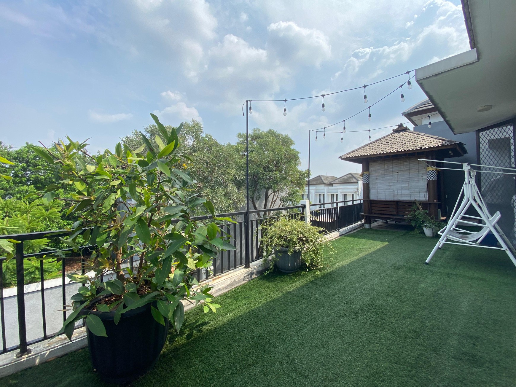 Rumah Cantik siap huni lokasi strategis di Ciputat 