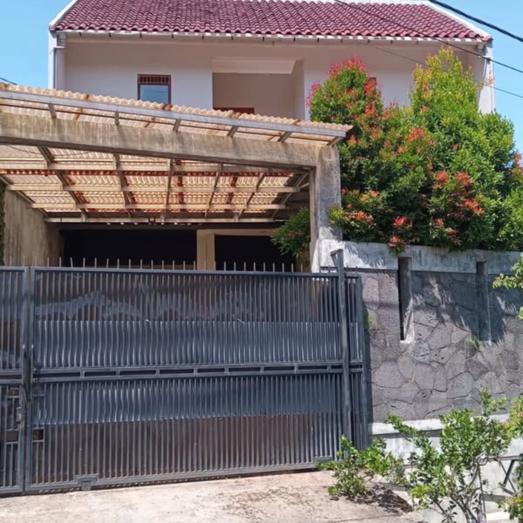 JUAL RUMAH NYAMAN SIAP HUNI LOKASI STRATEGIS DI CILEUNYI
