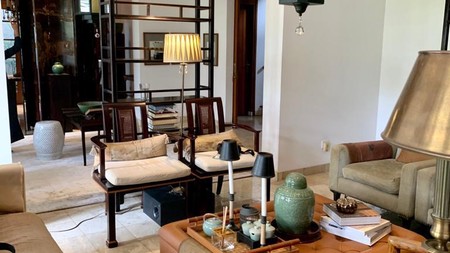 Rumah 2,5 lantai,posisi hoek di Kebayoran Baru Jakarta Selatan