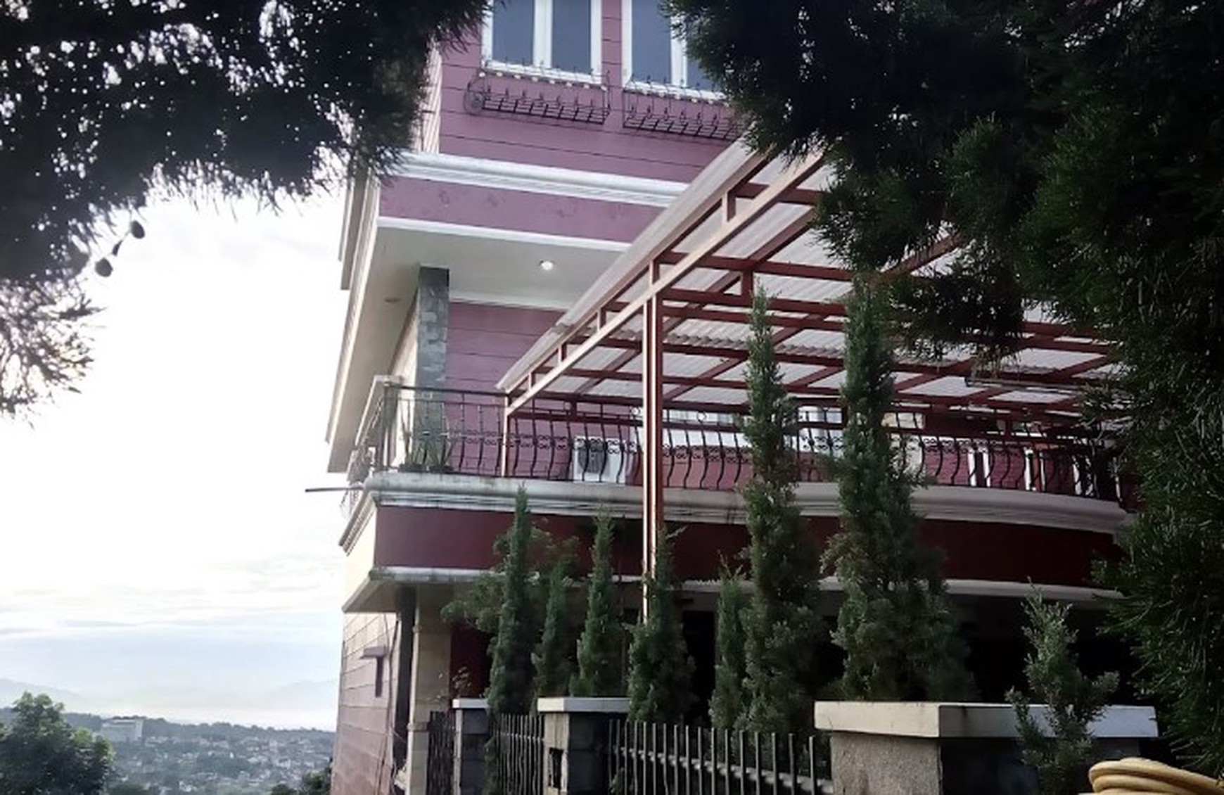 Hotel Nyaman dan Asri dengan View Dataran Tinggi Sejuk Hanya 1,4 Km ke Taman Hutan Raya Dago