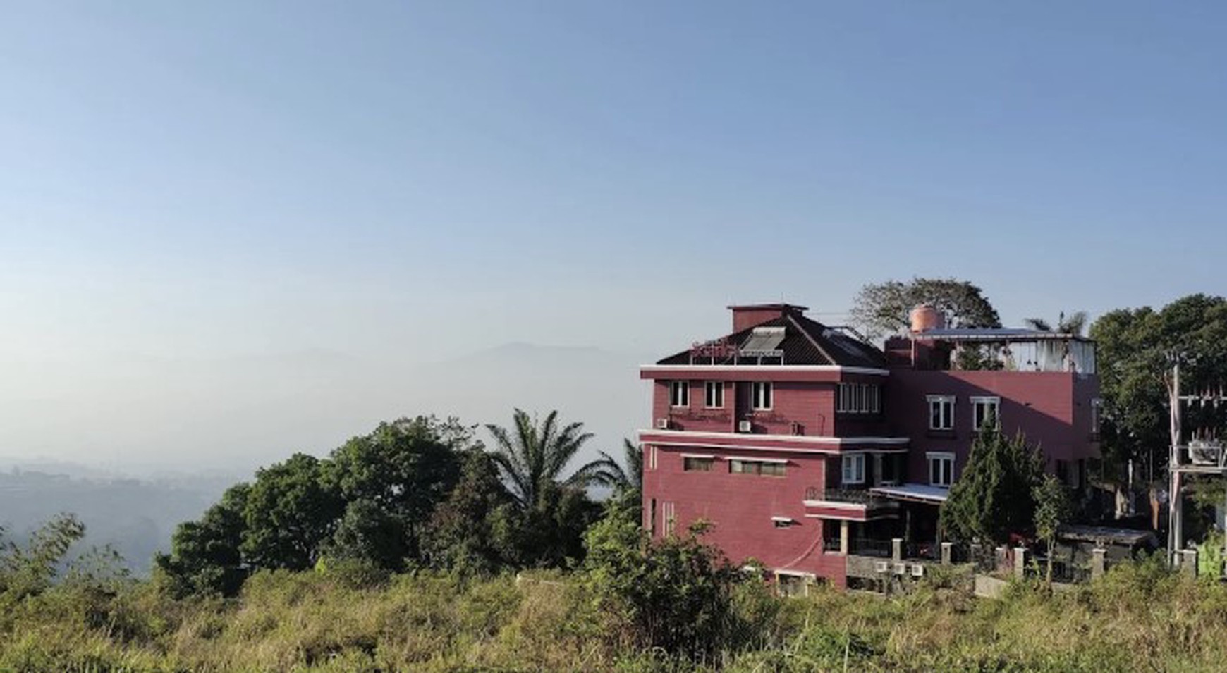 Hotel Nyaman dan Asri dengan View Dataran Tinggi Sejuk Hanya 1,4 Km ke Taman Hutan Raya Dago