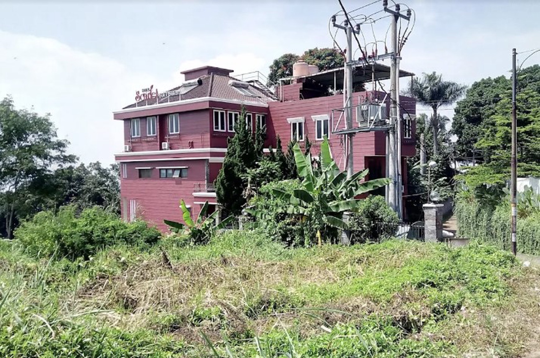 Hotel Nyaman dan Asri dengan View Dataran Tinggi Sejuk Hanya 1,4 Km ke Taman Hutan Raya Dago