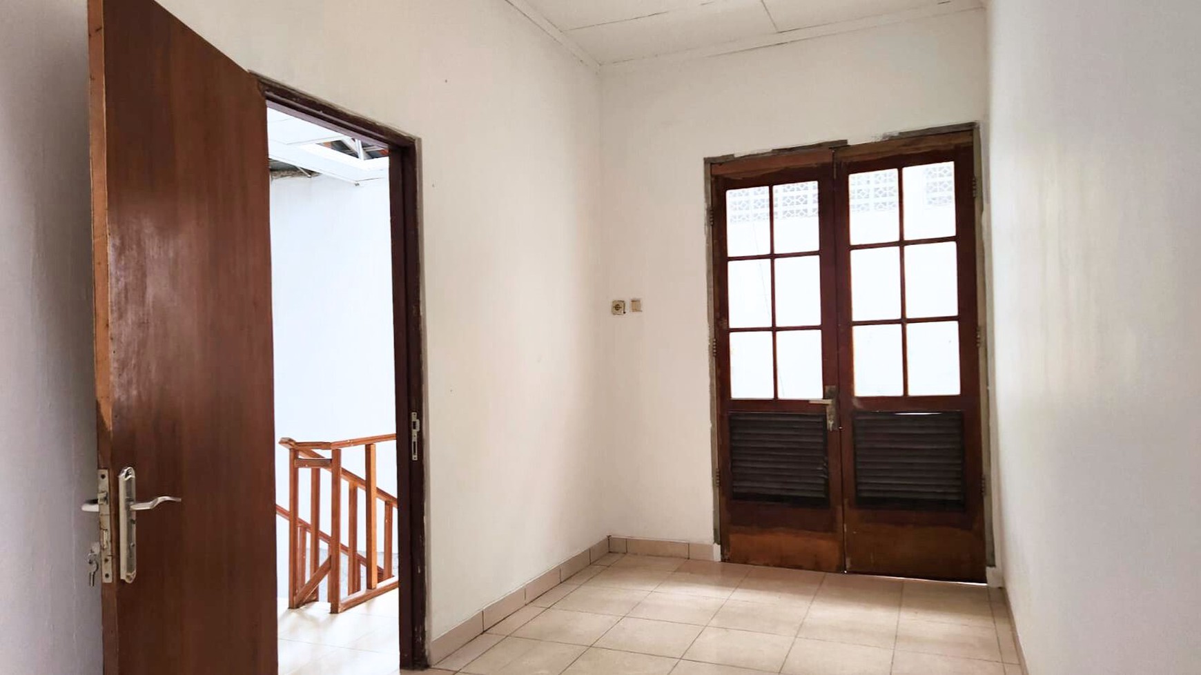 Rumah Disewakan Akses Jalan 2 Mobil di Tebet Timur, Jaksel