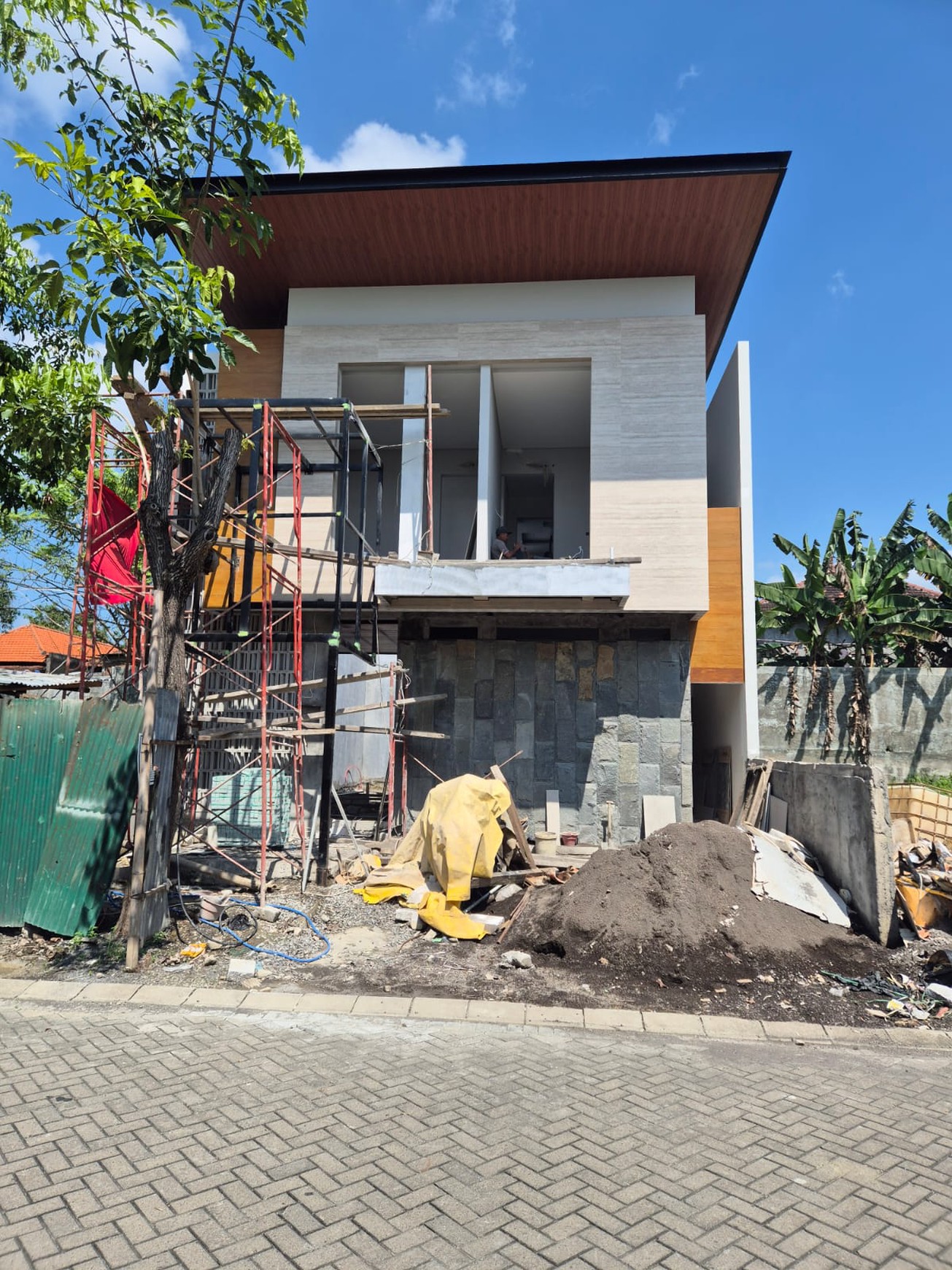 RUMAH BARU MODERN Tropical Balinese, CitraLand Utama, Surabaya Barat
