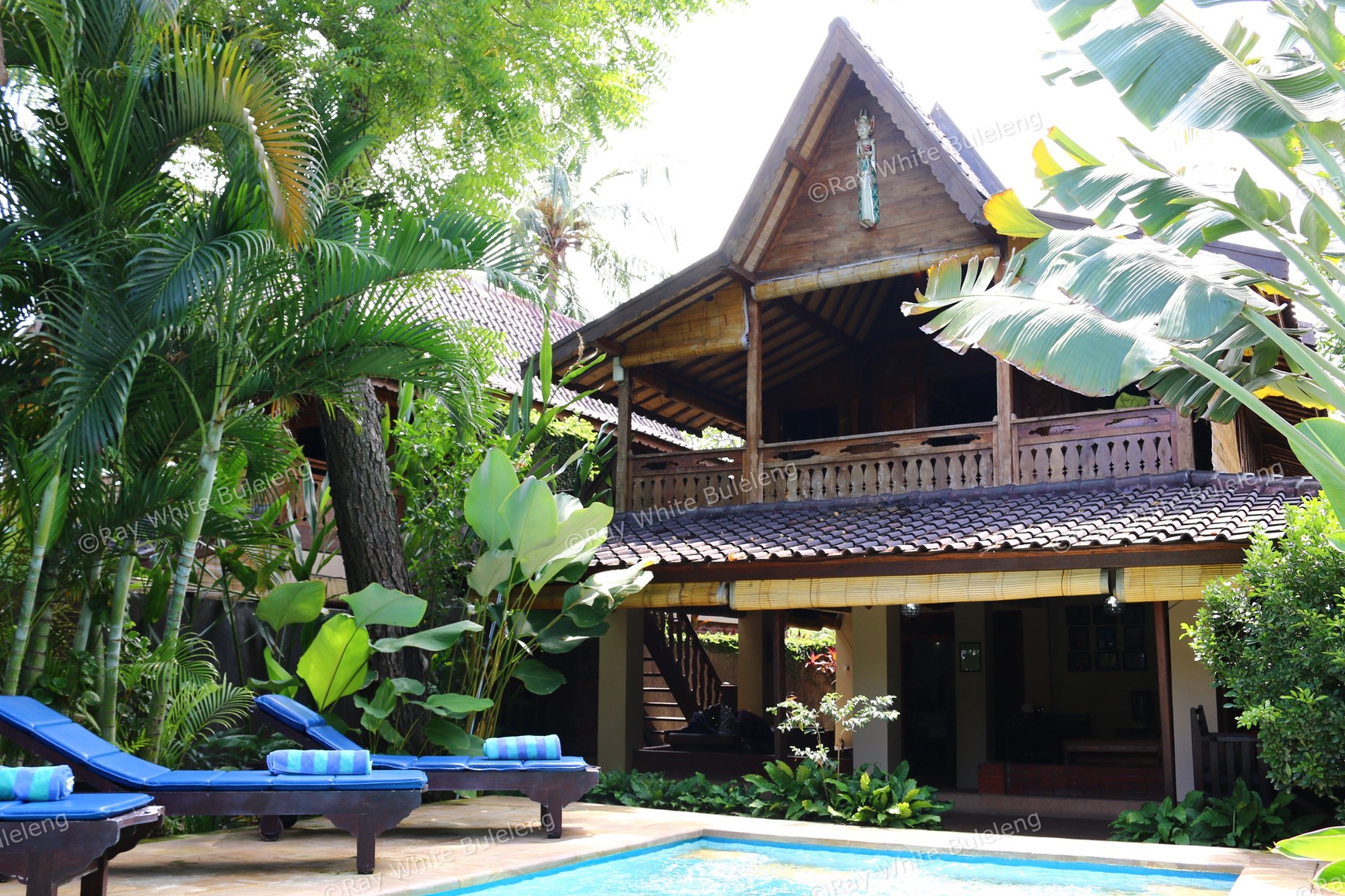 ABSOLUTE BEACHFRONT VILLA COMPLEX IN LOVINA