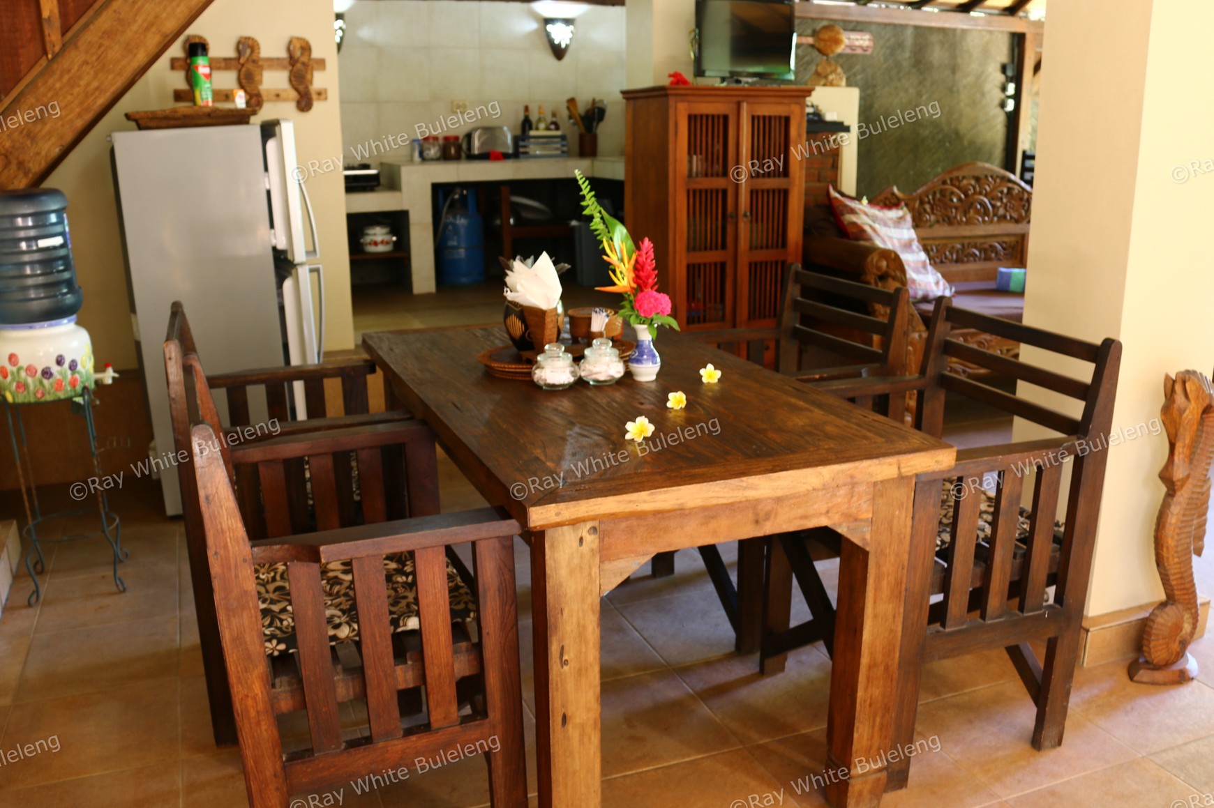 ABSOLUTE BEACHFRONT VILLA COMPLEX IN LOVINA