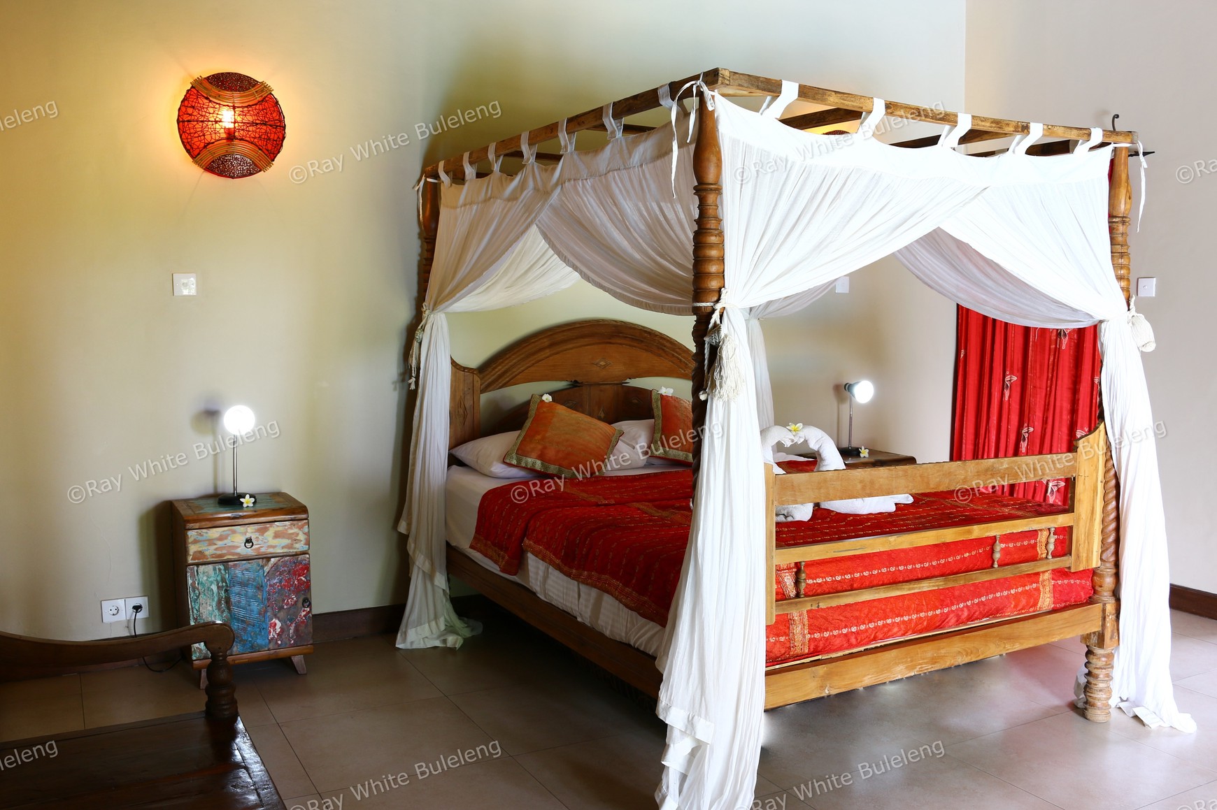 ABSOLUTE BEACHFRONT VILLA COMPLEX IN LOVINA