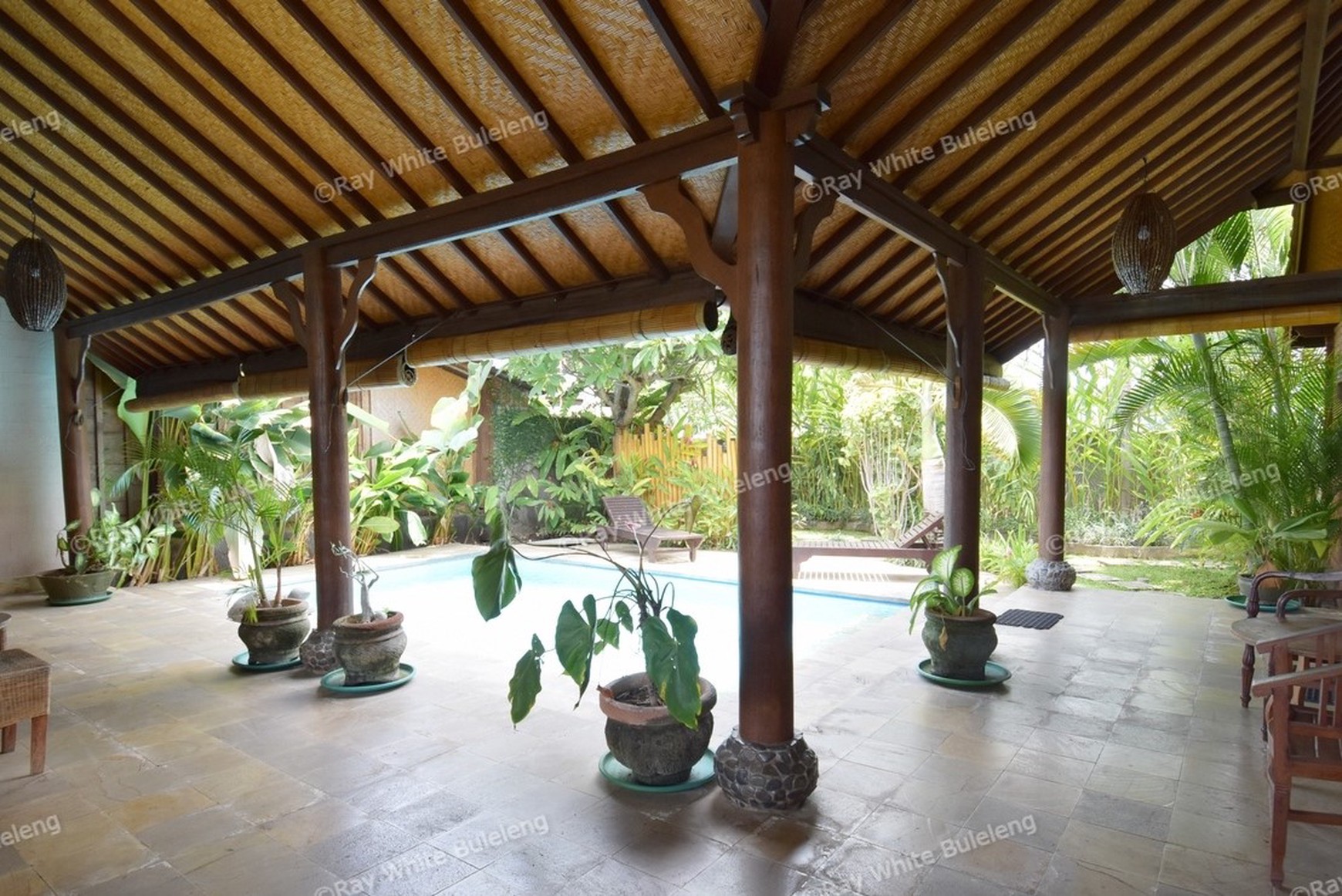 ABSOLUTE BEACHFRONT VILLA COMPLEX IN LOVINA
