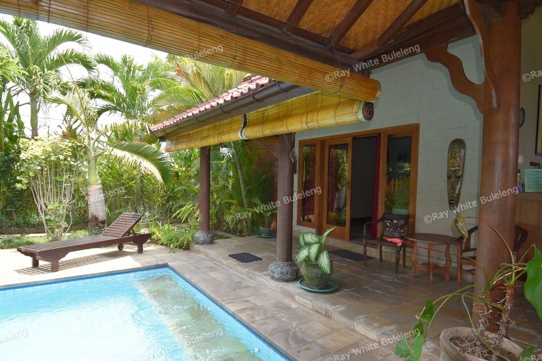 ABSOLUTE BEACHFRONT VILLA COMPLEX IN LOVINA