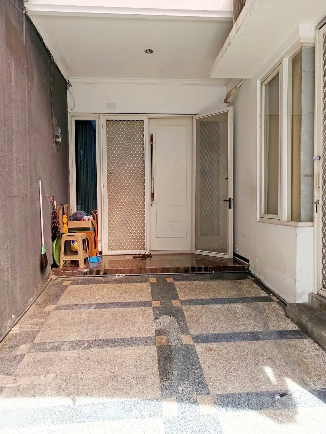Rumah di Cluster Sorrento Pakuwon City, 2 Lantai, Semi Furnished, Siap Huni