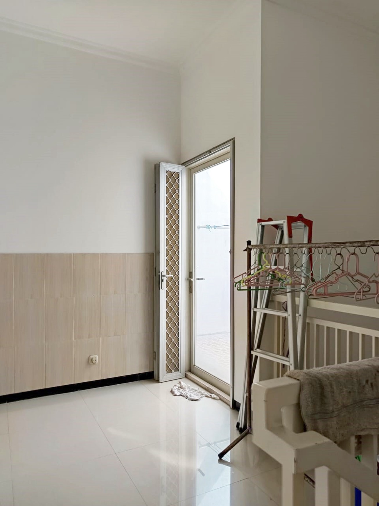 Rumah di Cluster Sorrento Pakuwon City, 2 Lantai, Semi Furnished, Siap Huni
