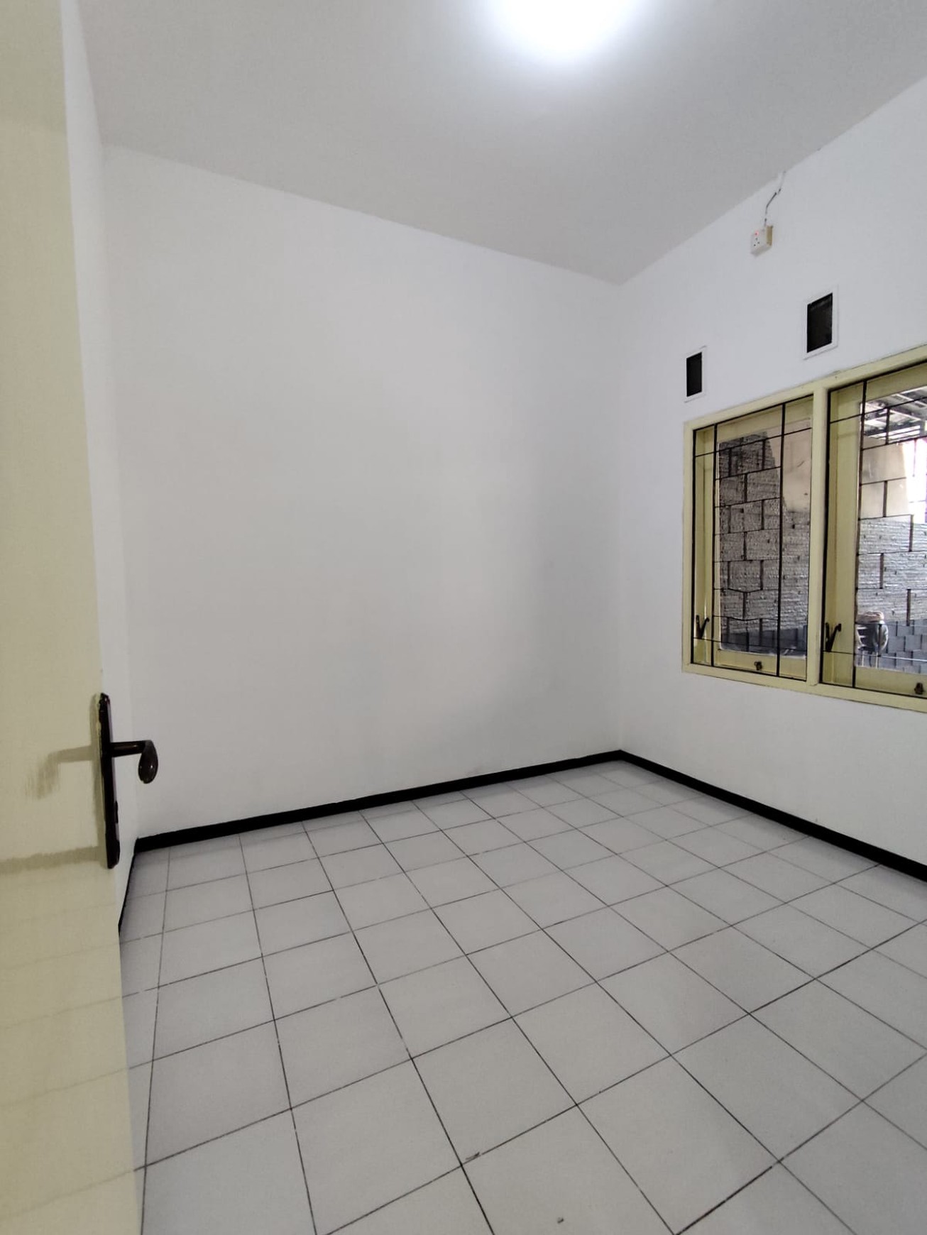 Rumah Modern Rungkut Medokan SHM Lengkap PDAM PGN Bonus Kitchen Set Siap Huni