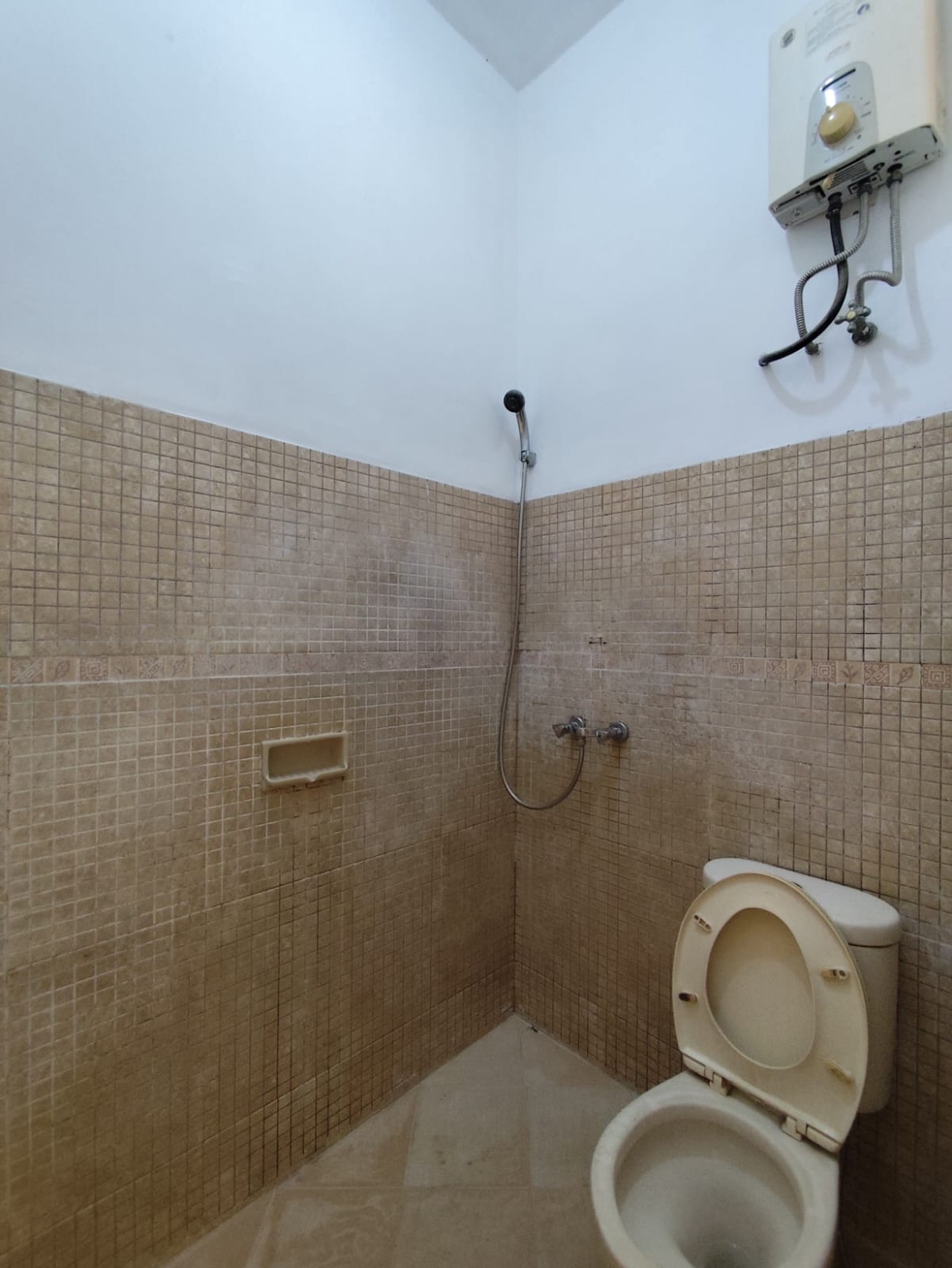 Rumah Modern Rungkut Medokan SHM Lengkap PDAM PGN Bonus Kitchen Set Siap Huni