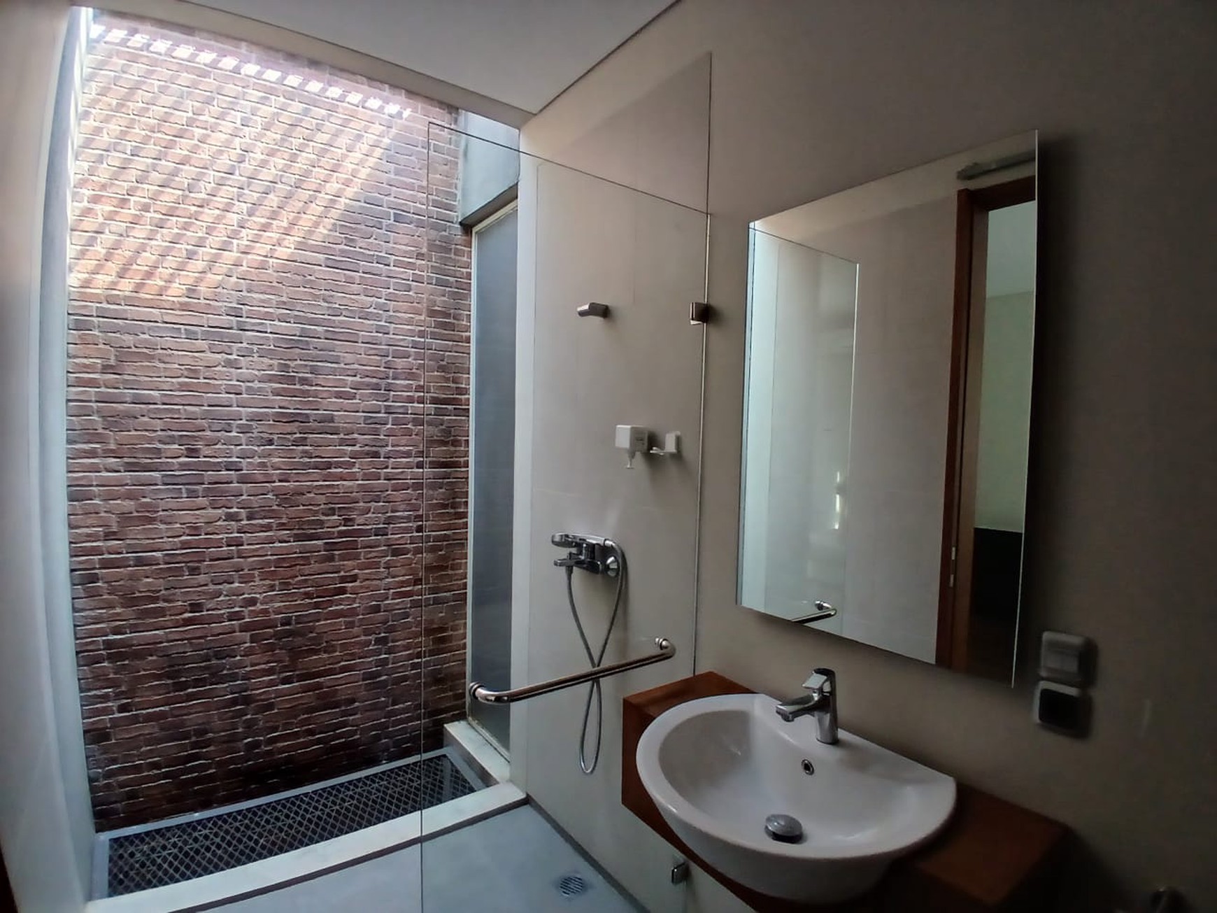 Disewakan rumah siap bagus furnished di jalan sumbawa cinere